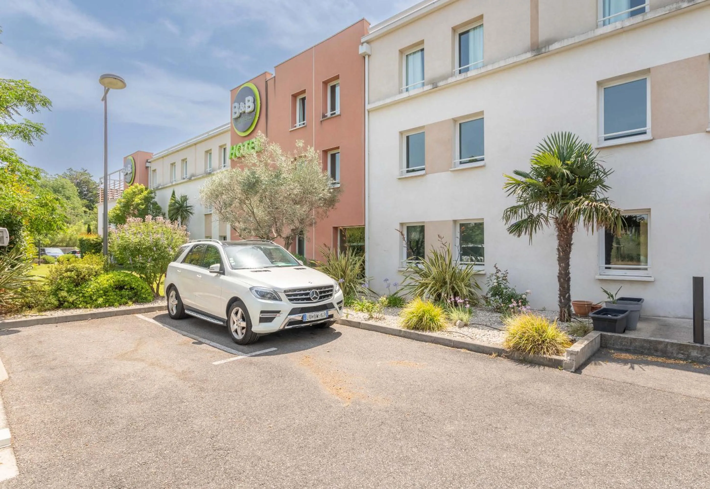 Parking in B&B HOTEL Marseille Aéroport Saint-Victoret