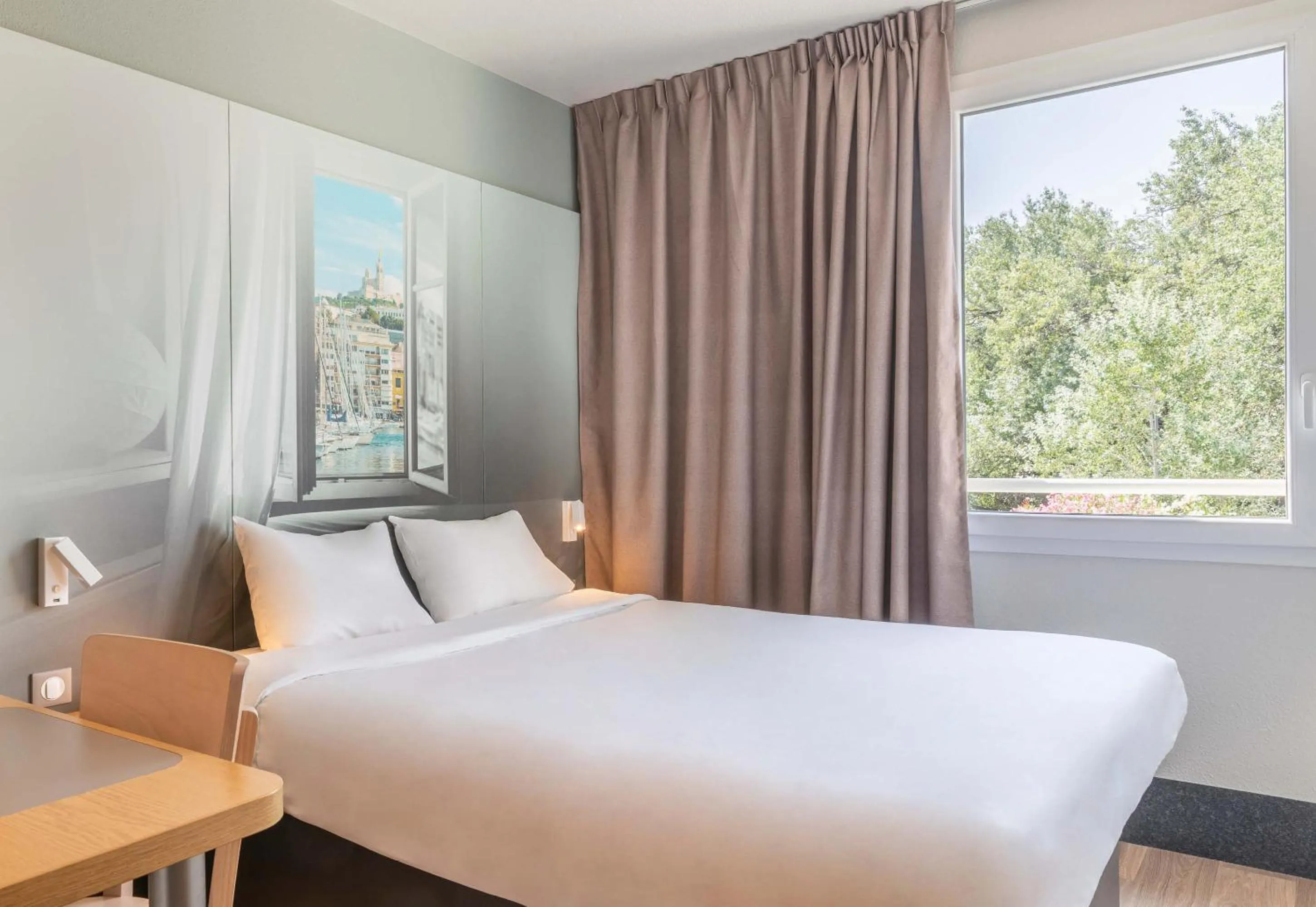 Bedroom, Bed in B&B HOTEL Marseille Aéroport Saint-Victoret