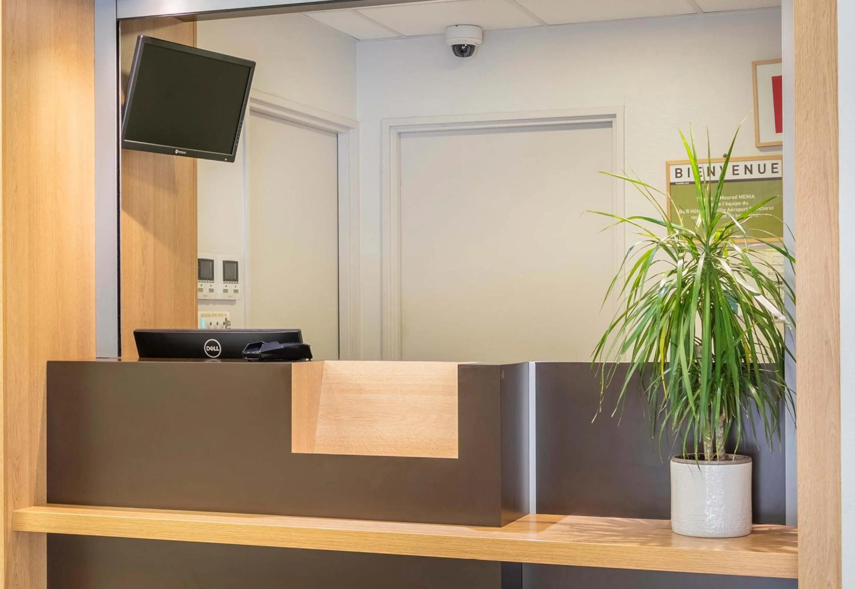Lobby or reception in B&B HOTEL Marseille Aéroport Saint-Victoret