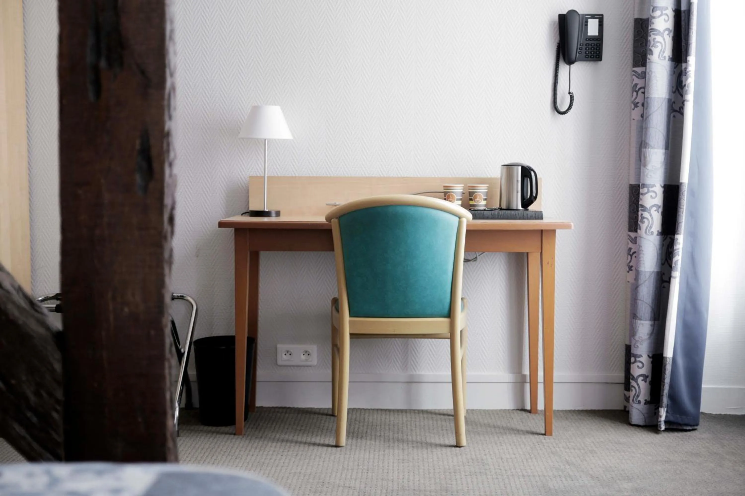 Seating area in Hôtel du Cheval Rouge