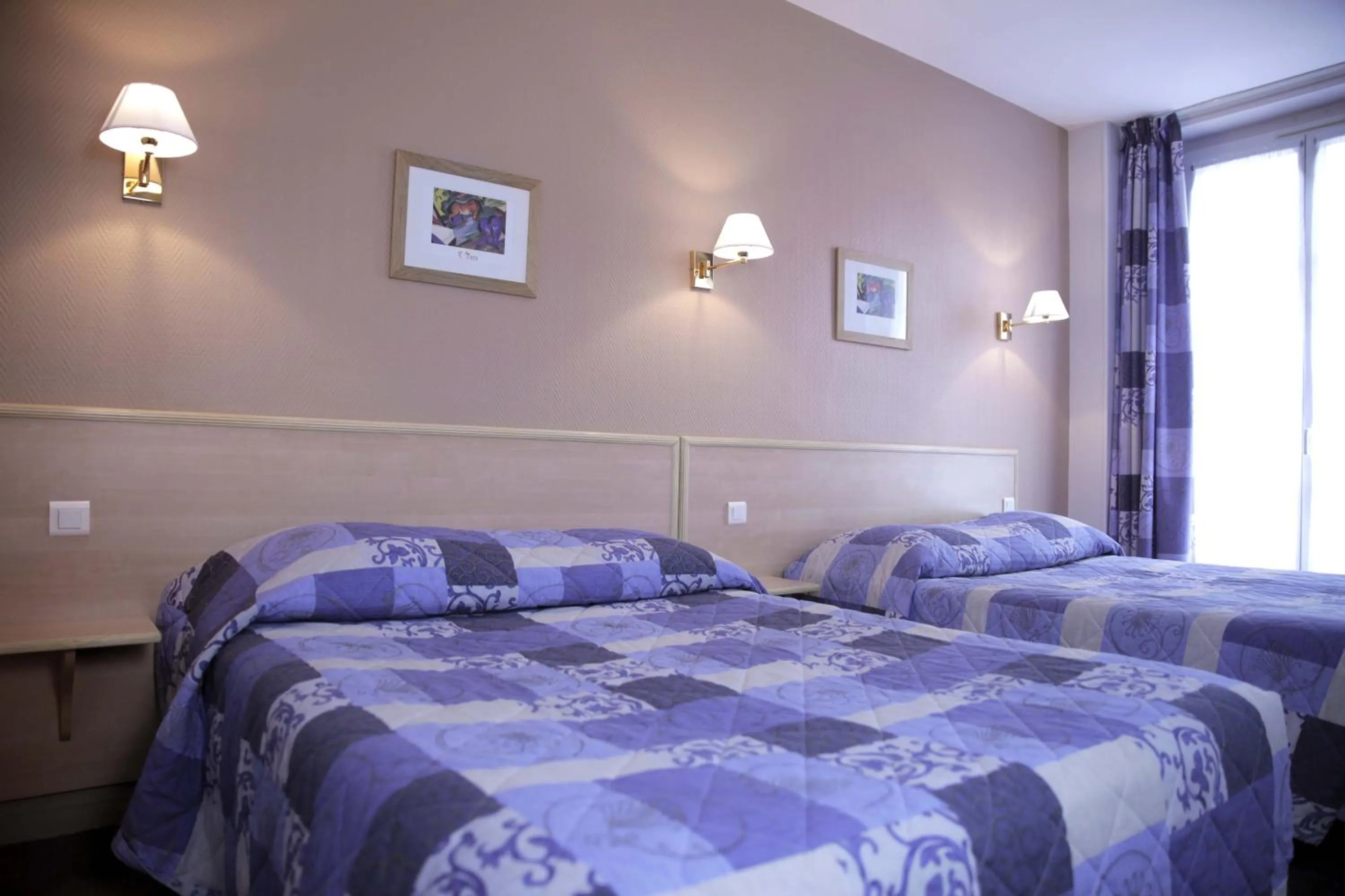 Bedroom, Bed in Hôtel du Cheval Rouge