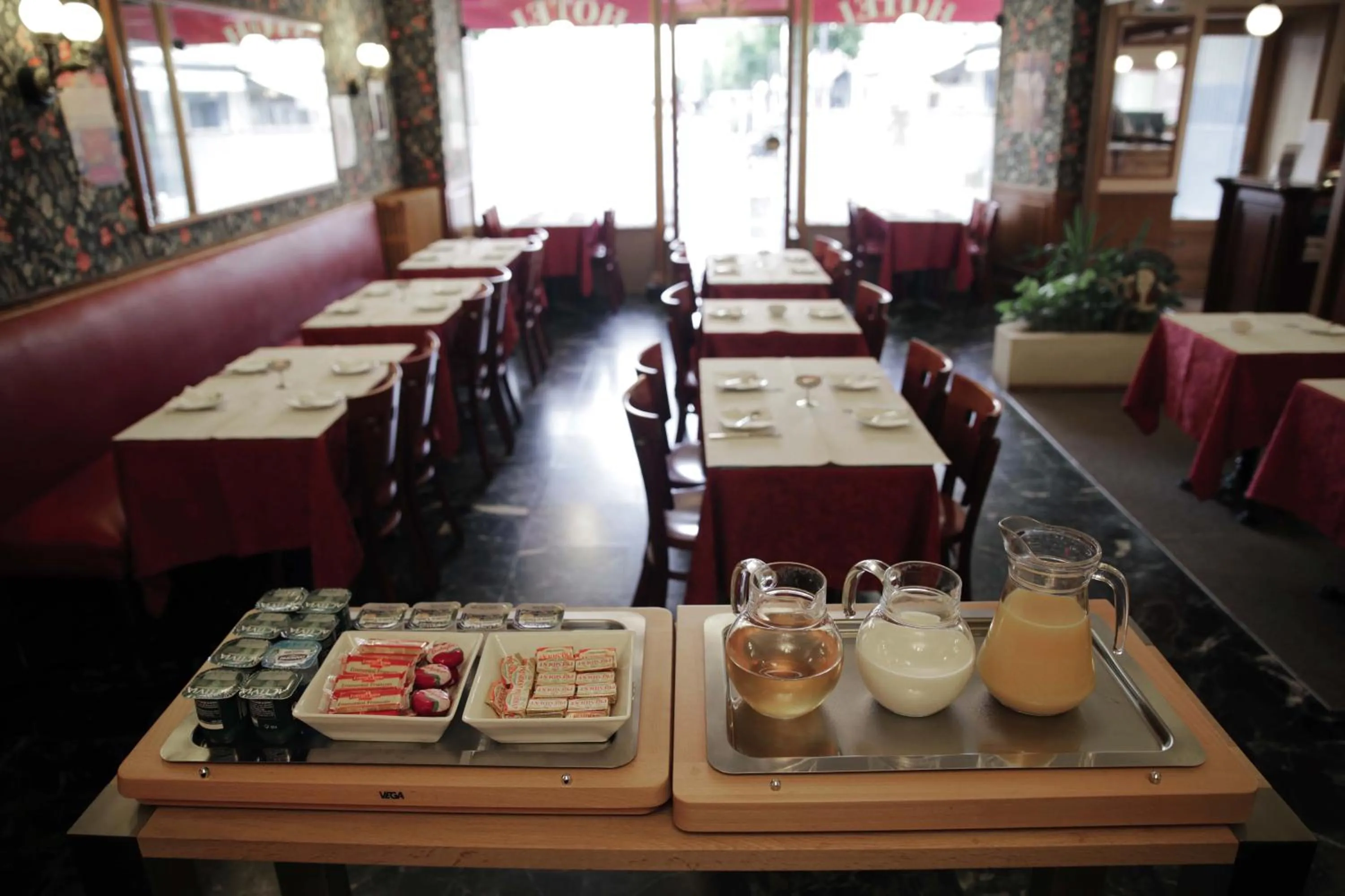 Lounge or bar in Hôtel du Cheval Rouge