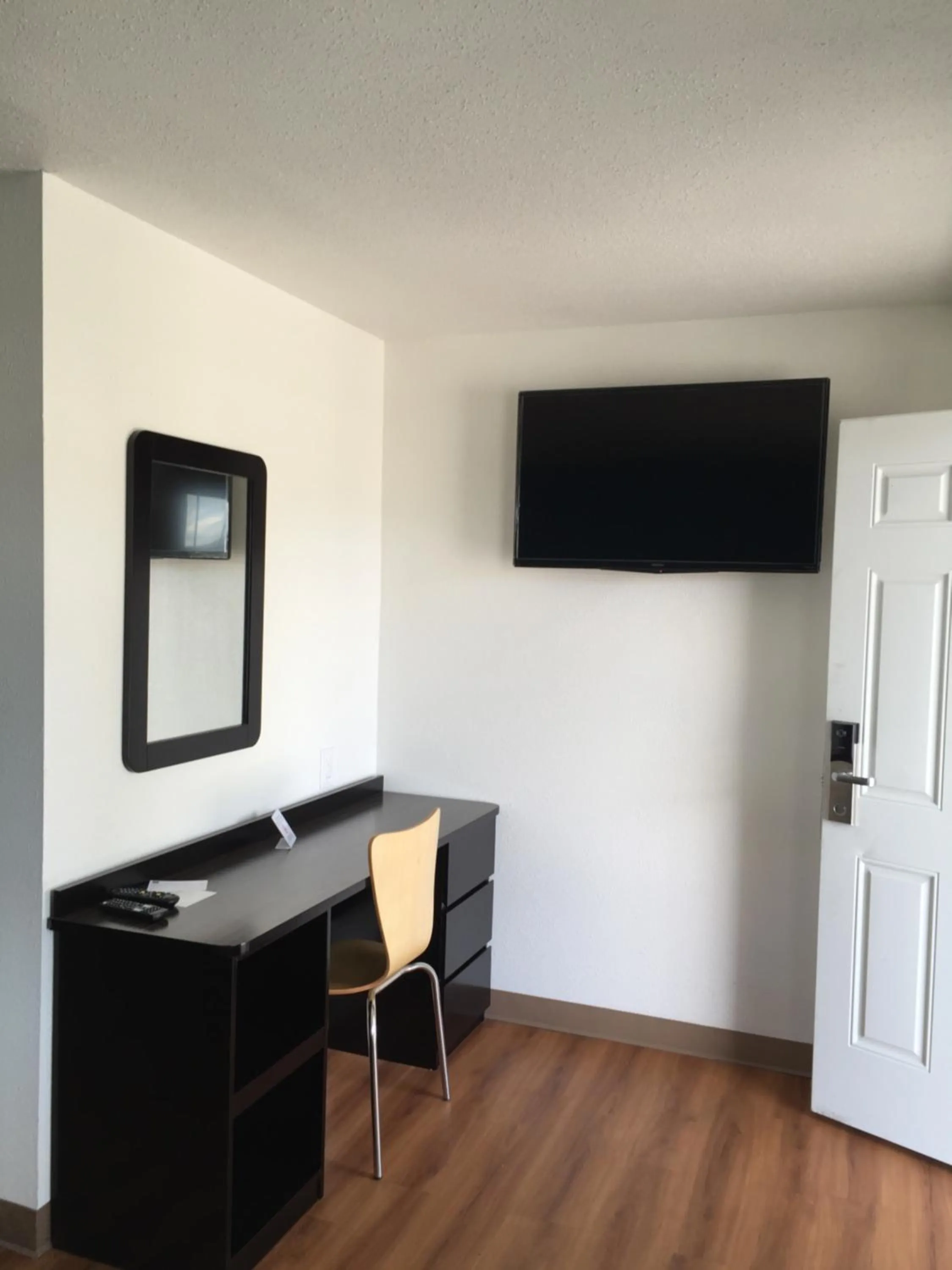 Bedroom in Motel 6-Prairie Du Chien, WI