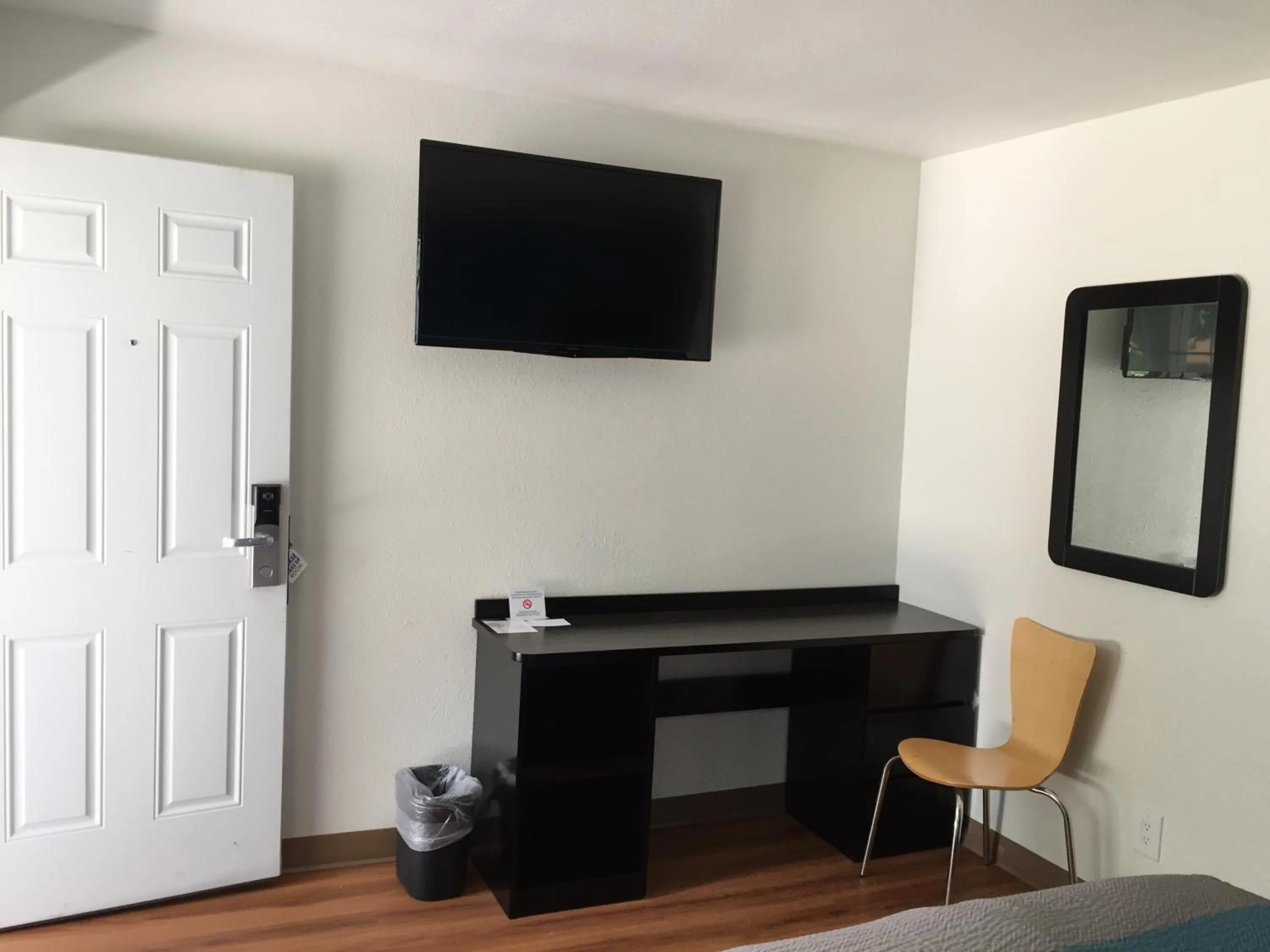 Bedroom in Motel 6-Prairie Du Chien, WI