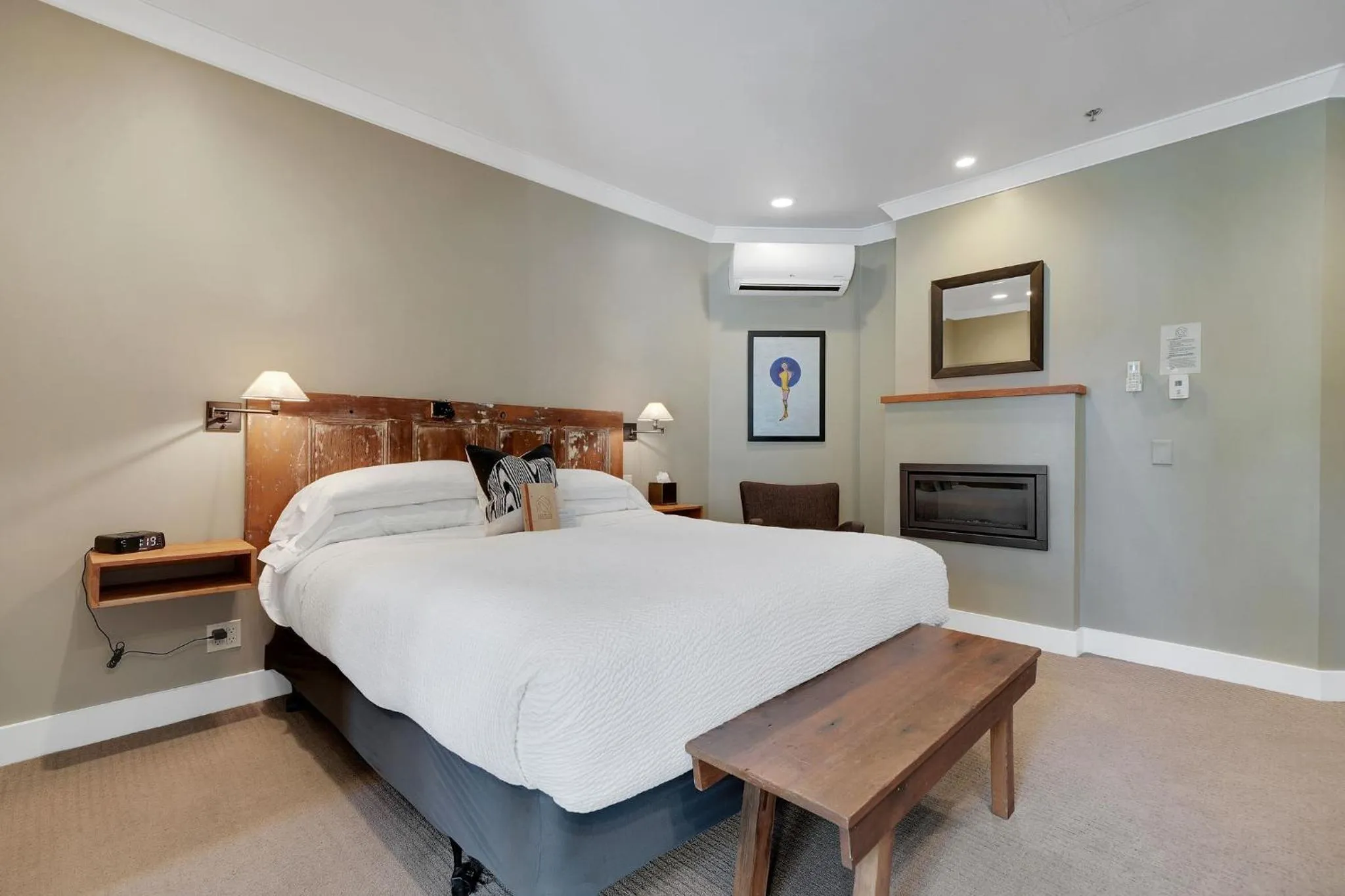 Bed in Hanford House