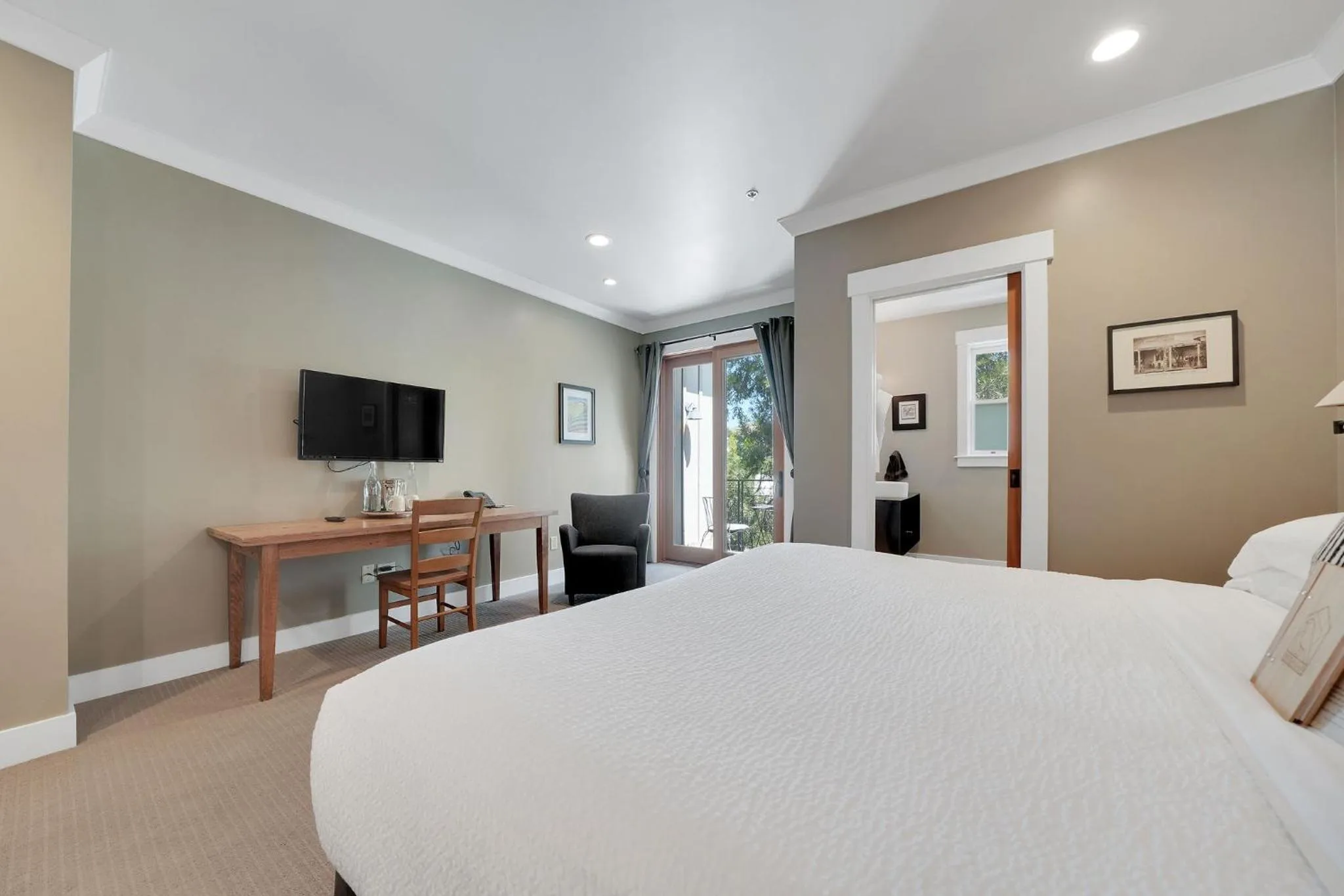 Bed in Hanford House