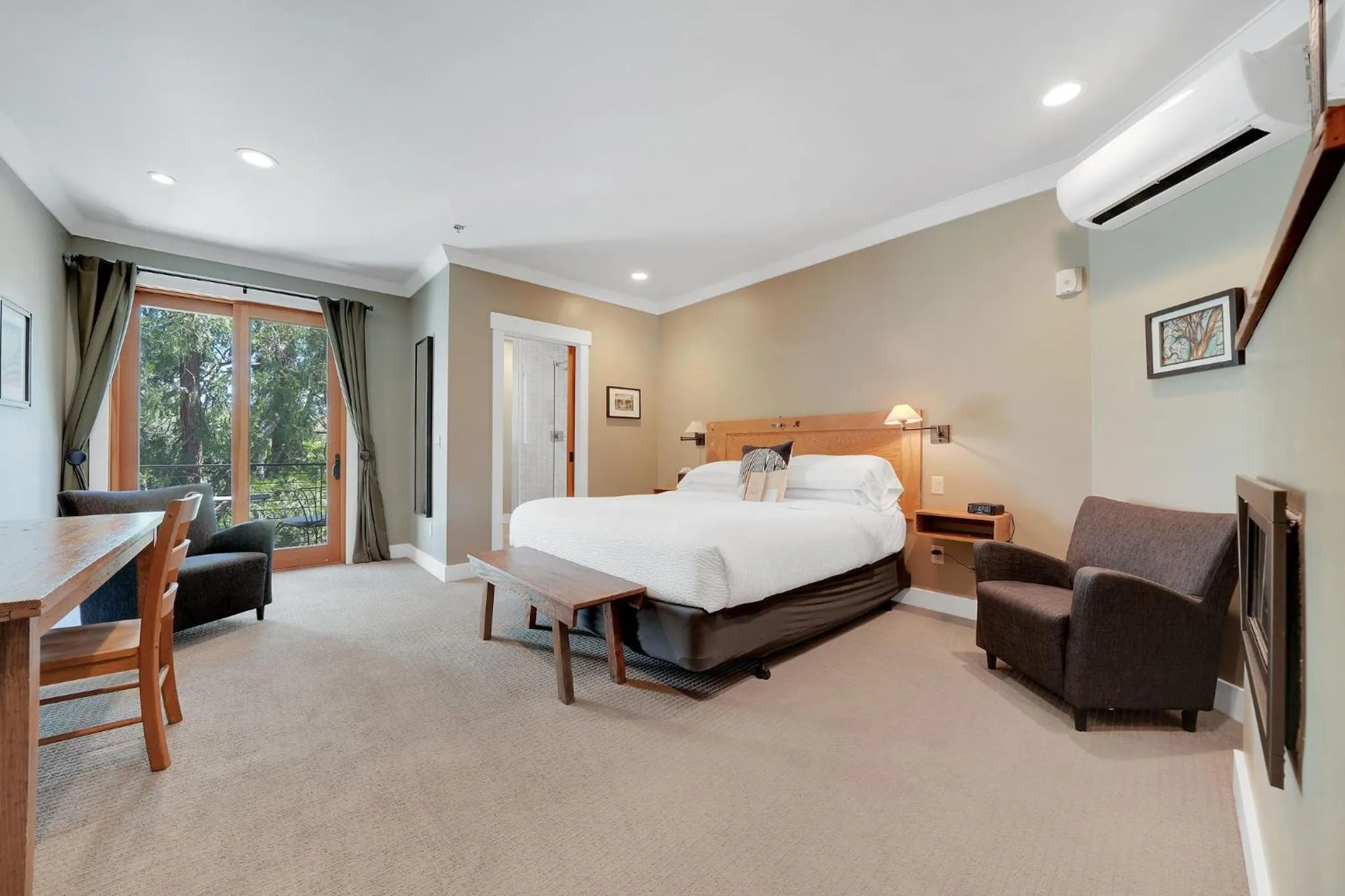 Bed in Hanford House