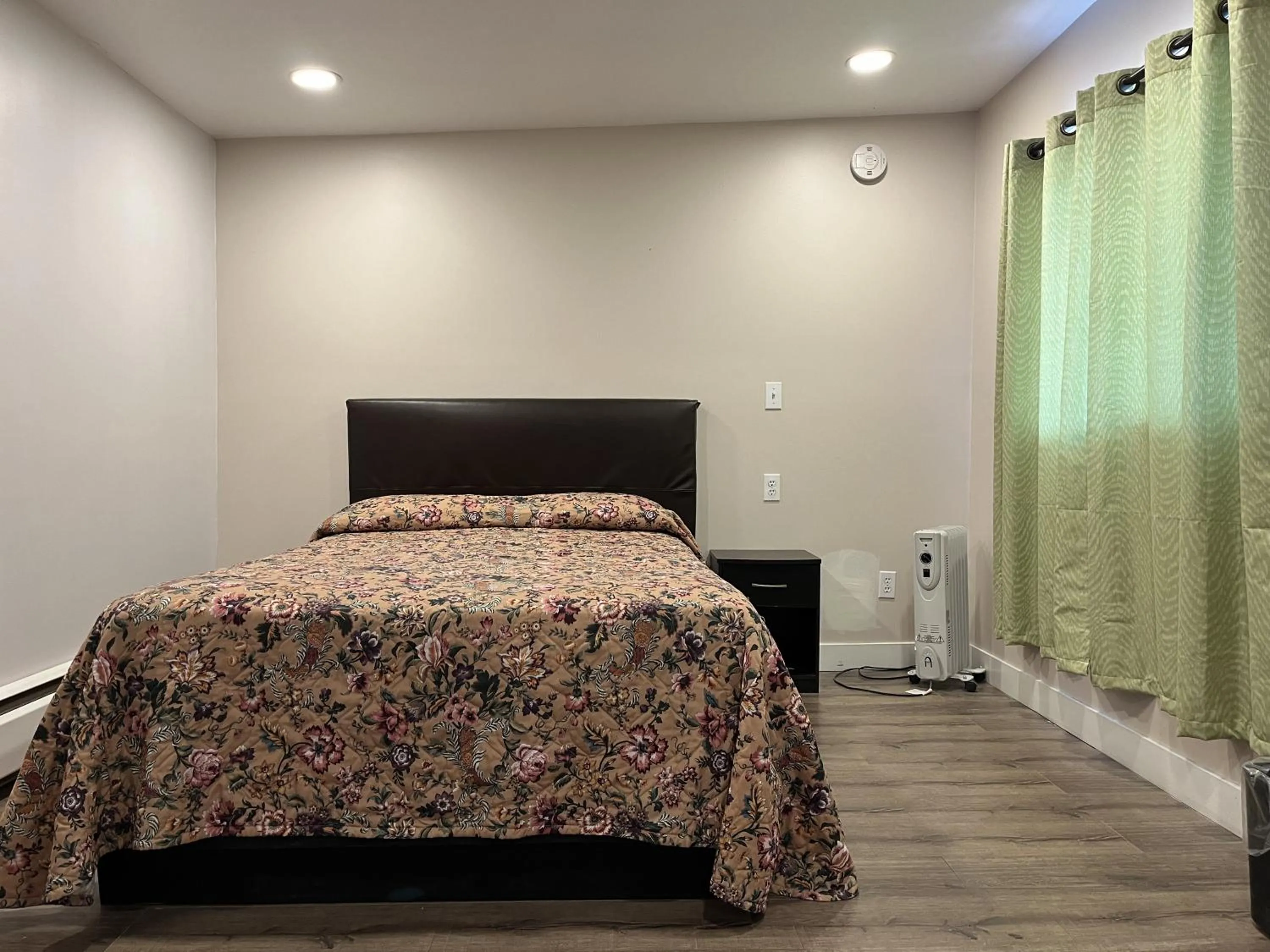 Bed in Kluane Park Inn