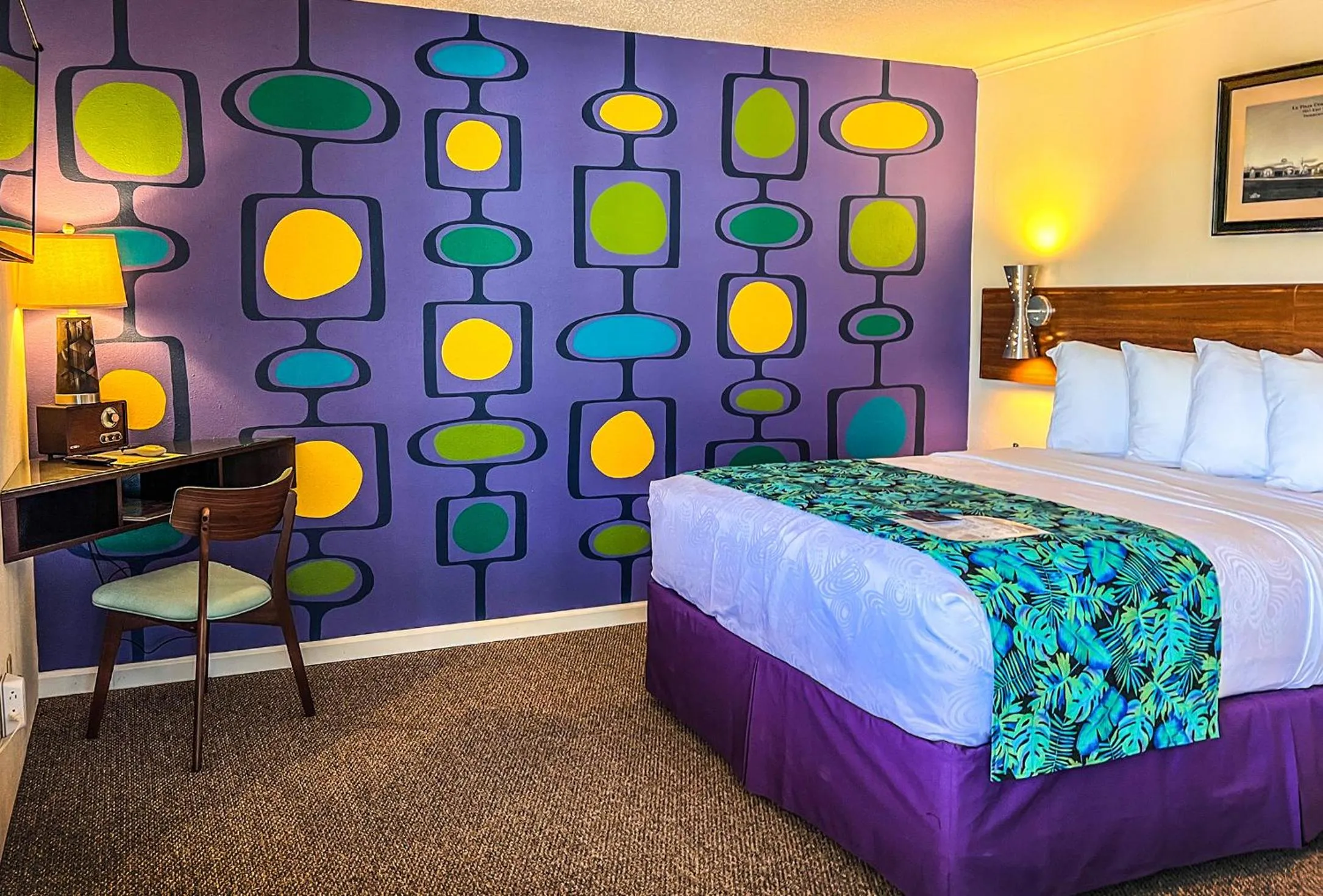 Bedroom, Bed in Roadrunner Lodge Motel