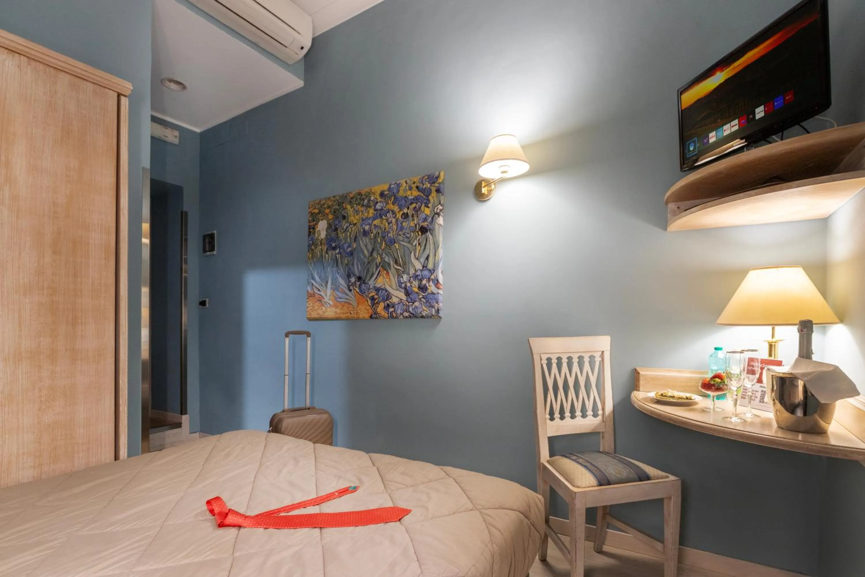 Bedroom, Bed in Piccolo Imperiale