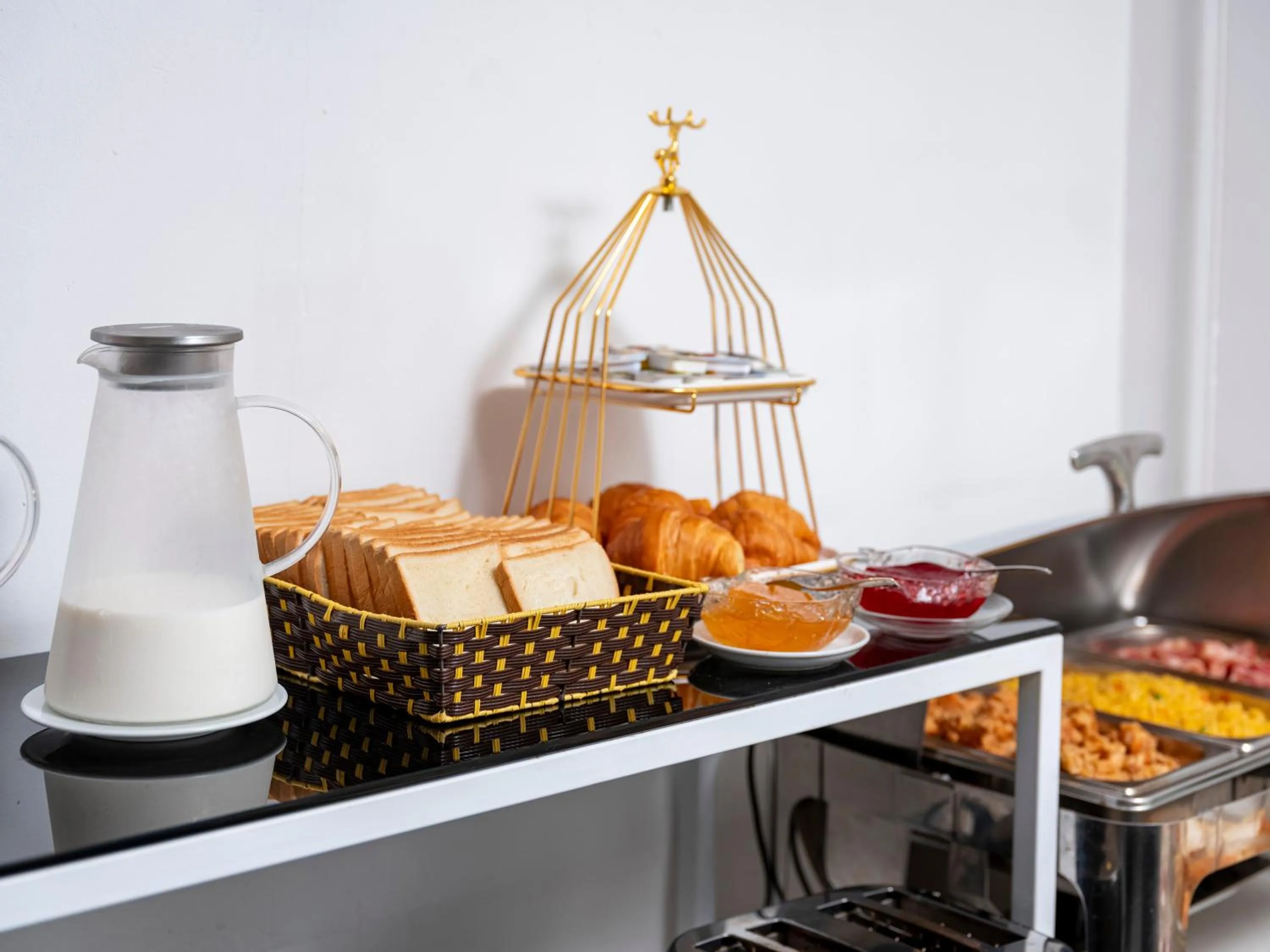 Food and drinks in Hanoi Chic Boutique Hotel