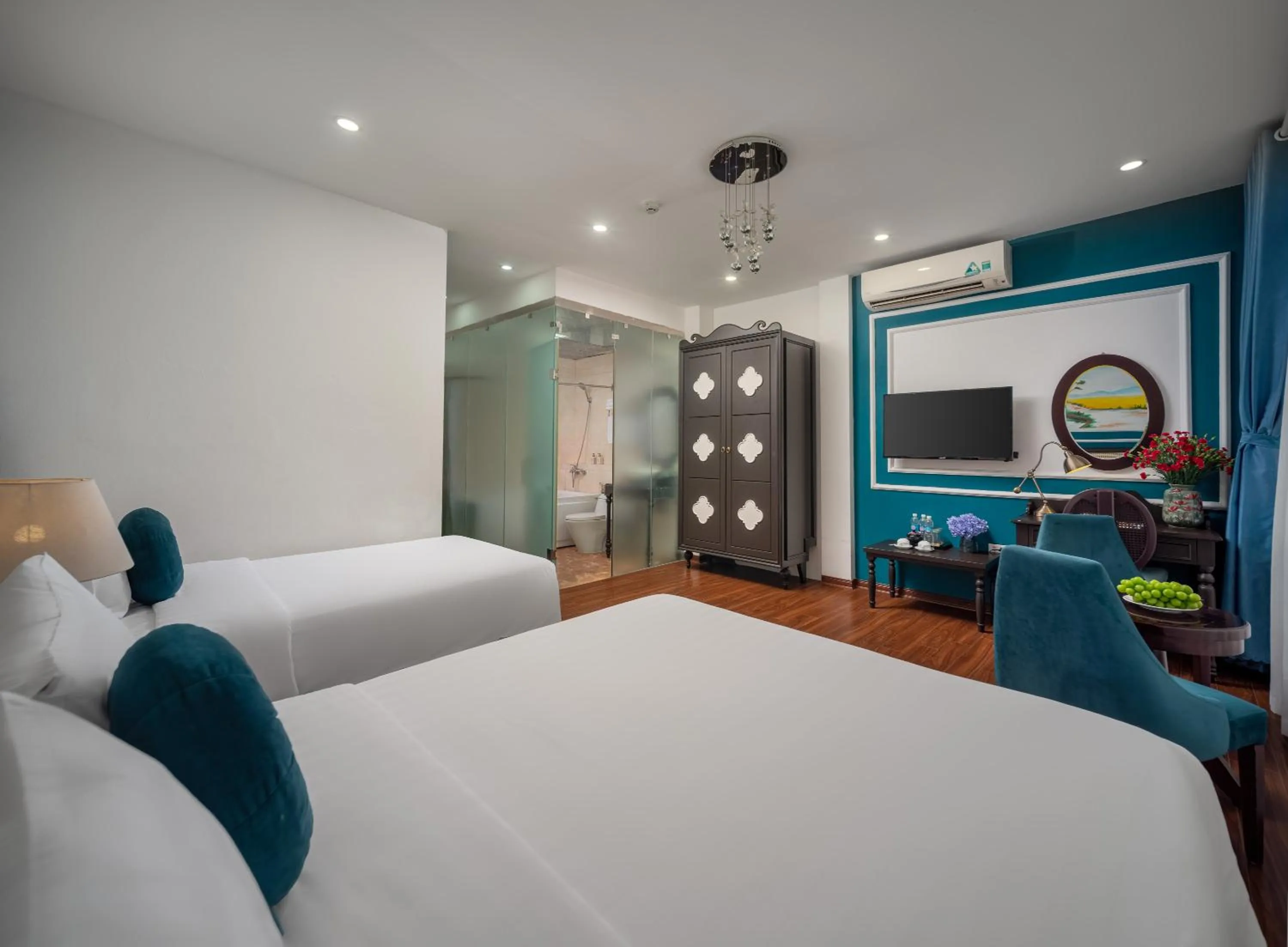 TV and multimedia, Bed in Hanoi Chic Boutique Hotel