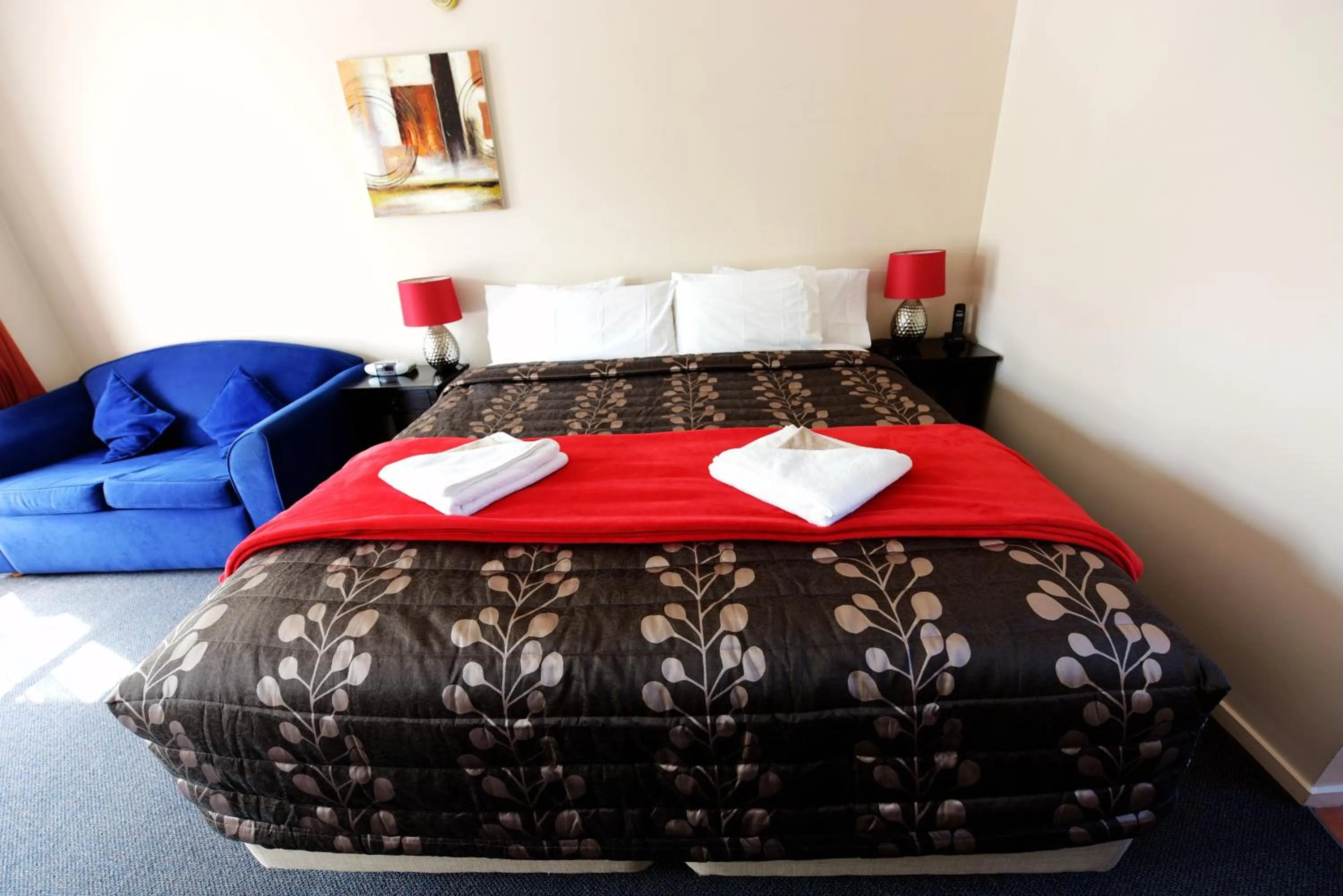 Bedroom, Bed in Addington Stadium Motel