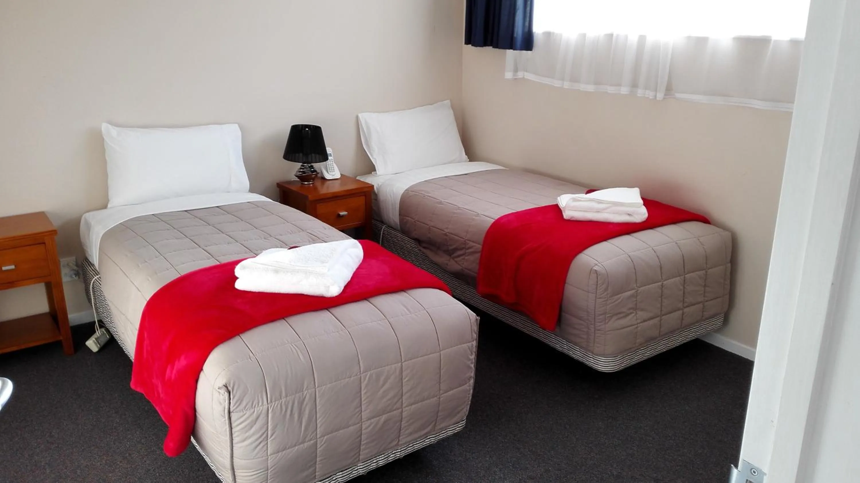 Bedroom, Bed in Addington Stadium Motel