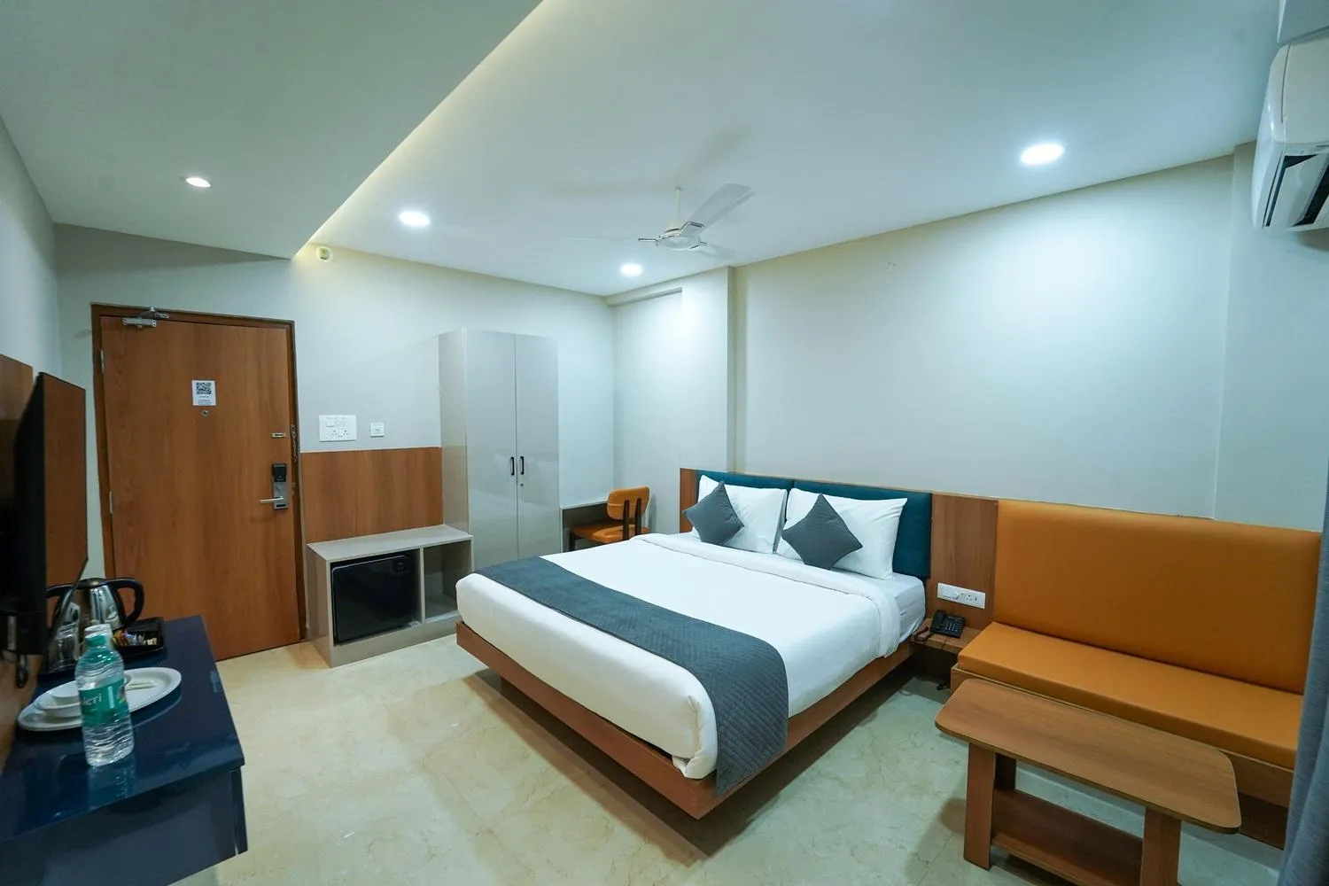 Superior King Room - single occupancy in Vasatee Kondapur