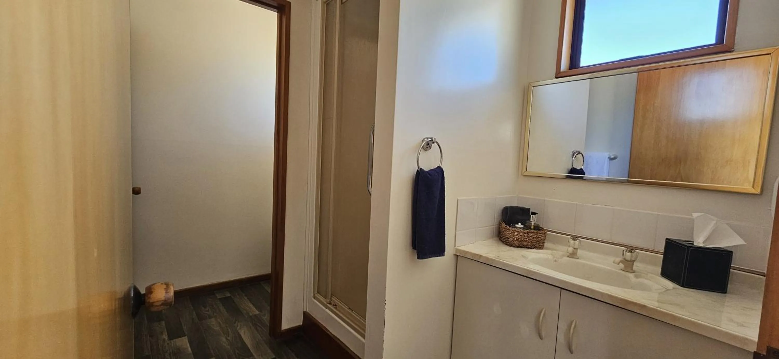 Bathroom in Broadview Motel