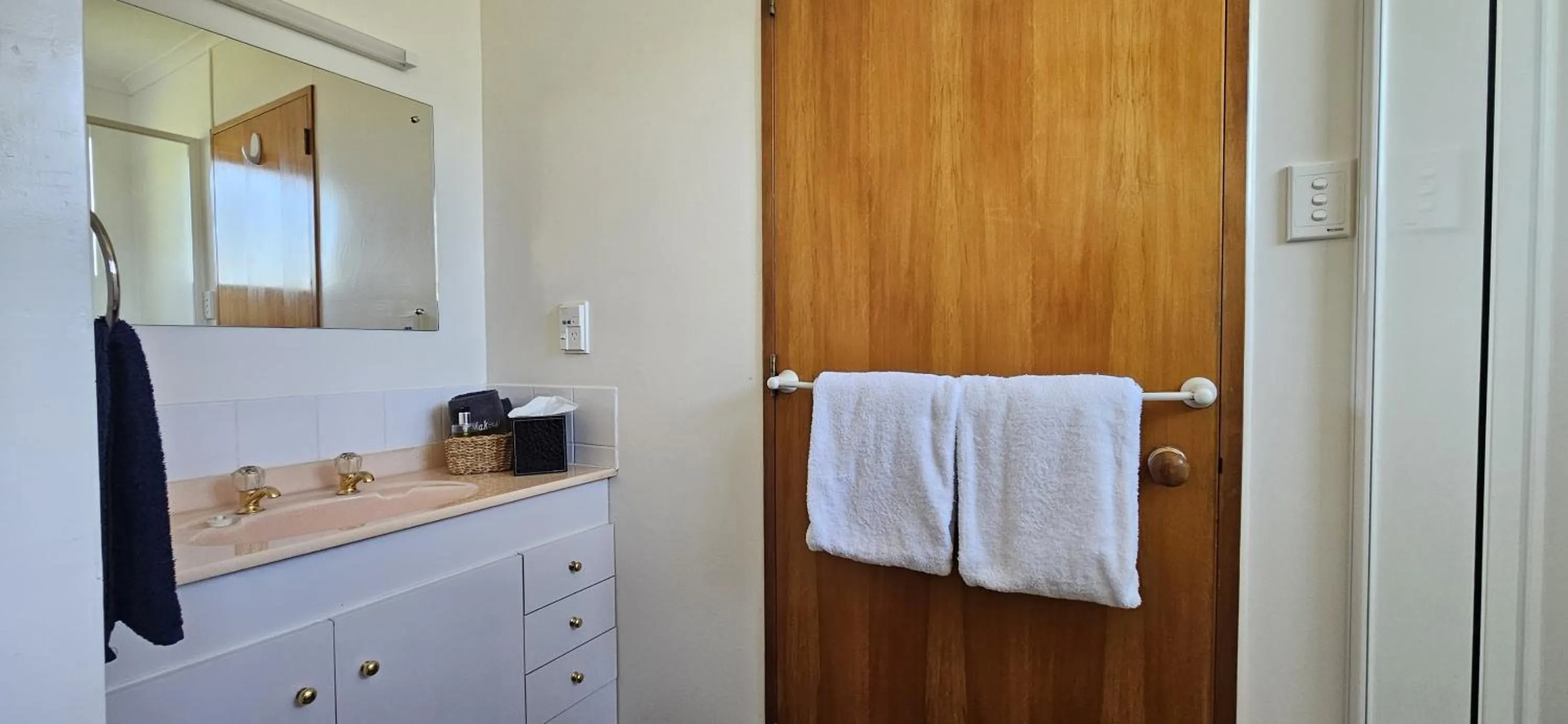 Bathroom in Broadview Motel