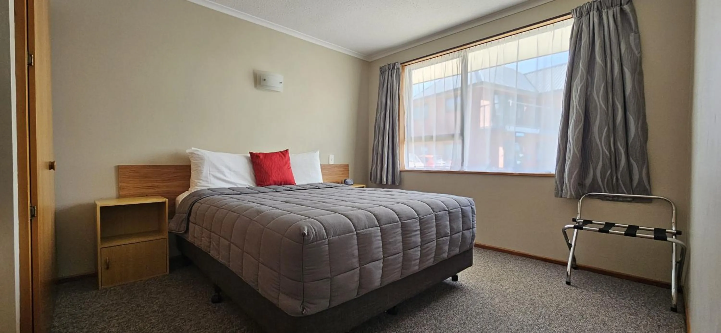 Bed in Broadview Motel