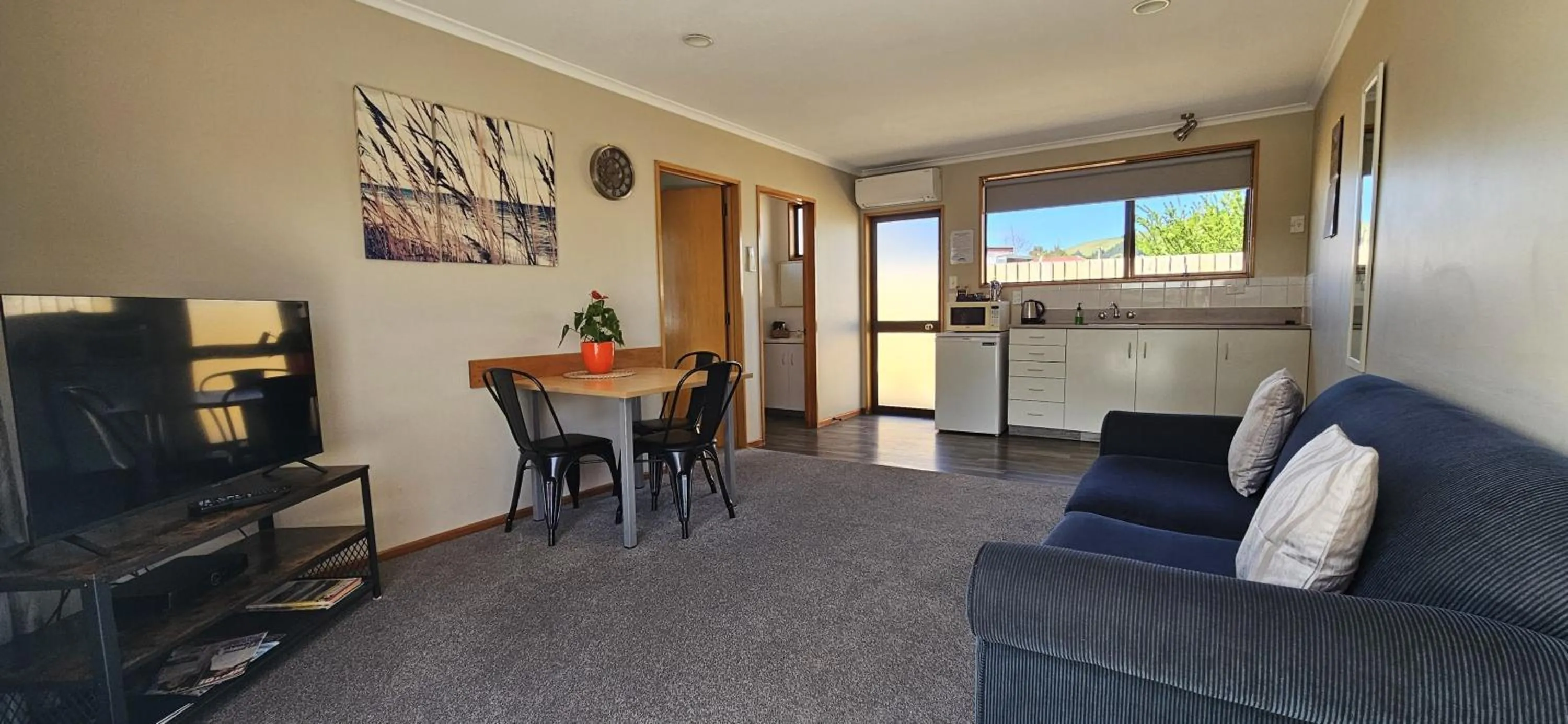 TV and multimedia in Broadview Motel