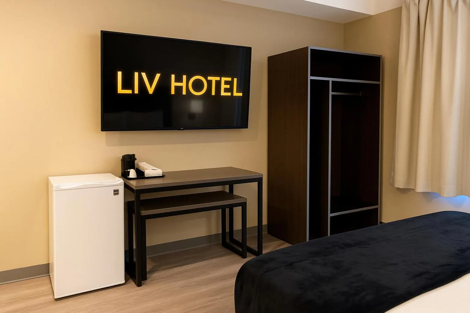 TV and multimedia, Bed in LIV Hotel Bronx GRAND OPENING