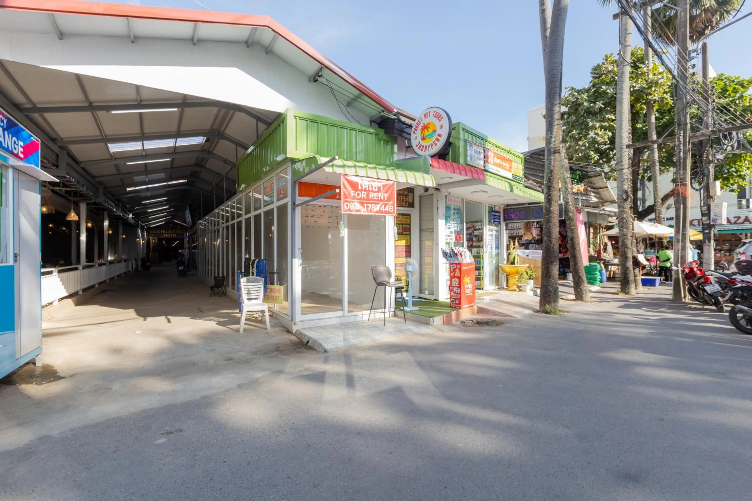 On-site shops in Kata Palace Phuket Hotel