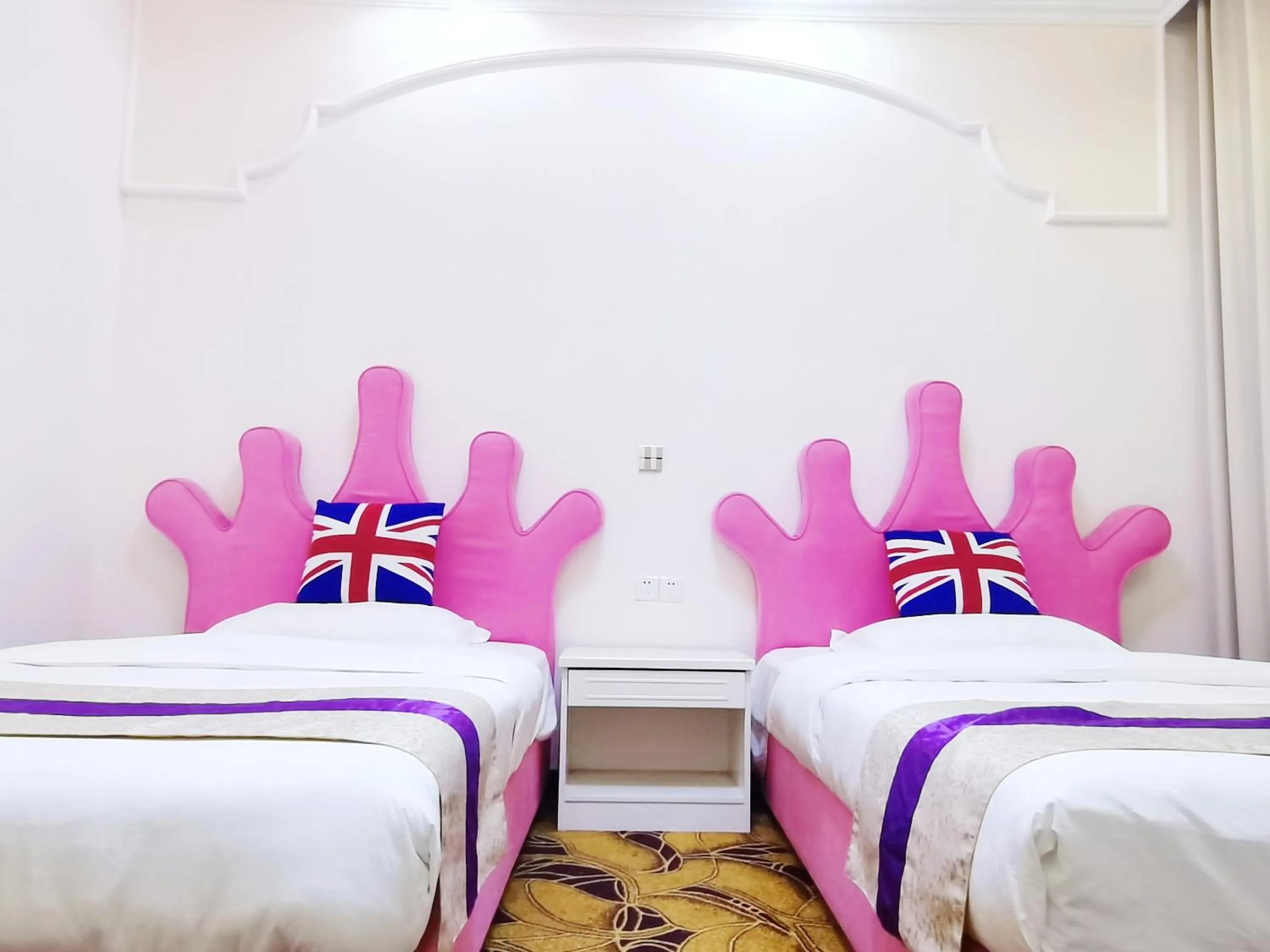 Bed in Emeishan Moon Bay Hotel