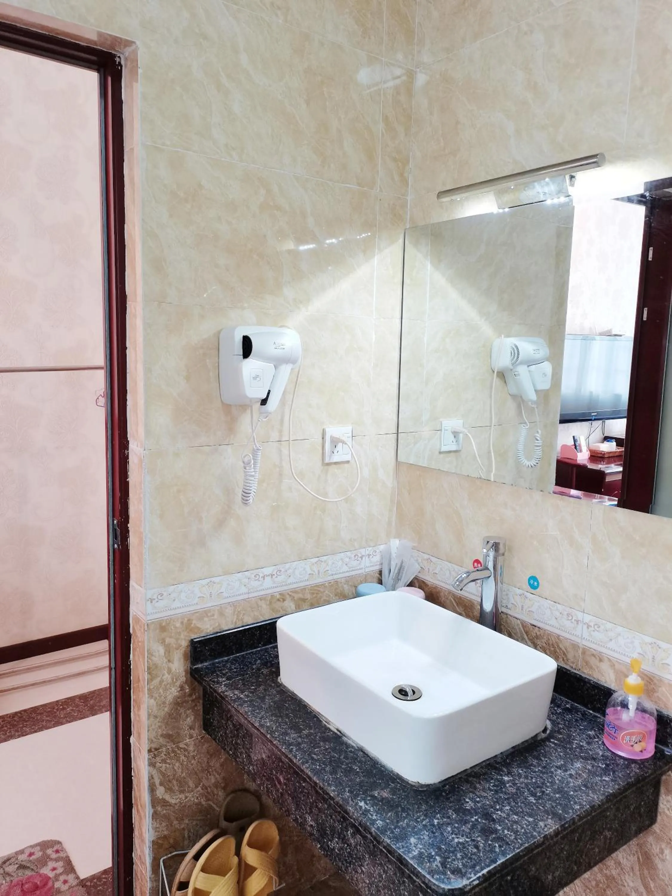 Toilet in Emeishan Moon Bay Hotel