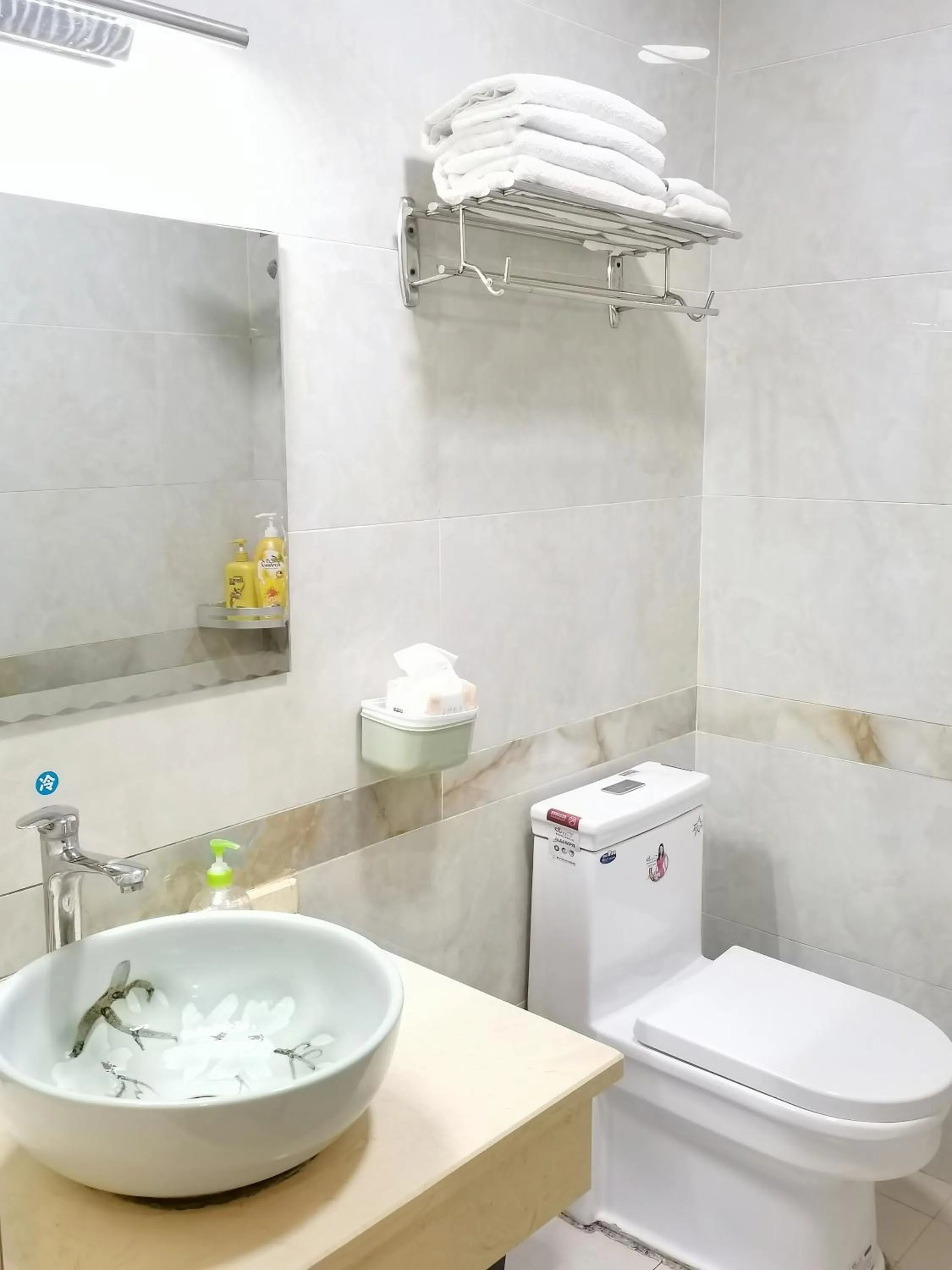 Toilet in Emeishan Moon Bay Hotel