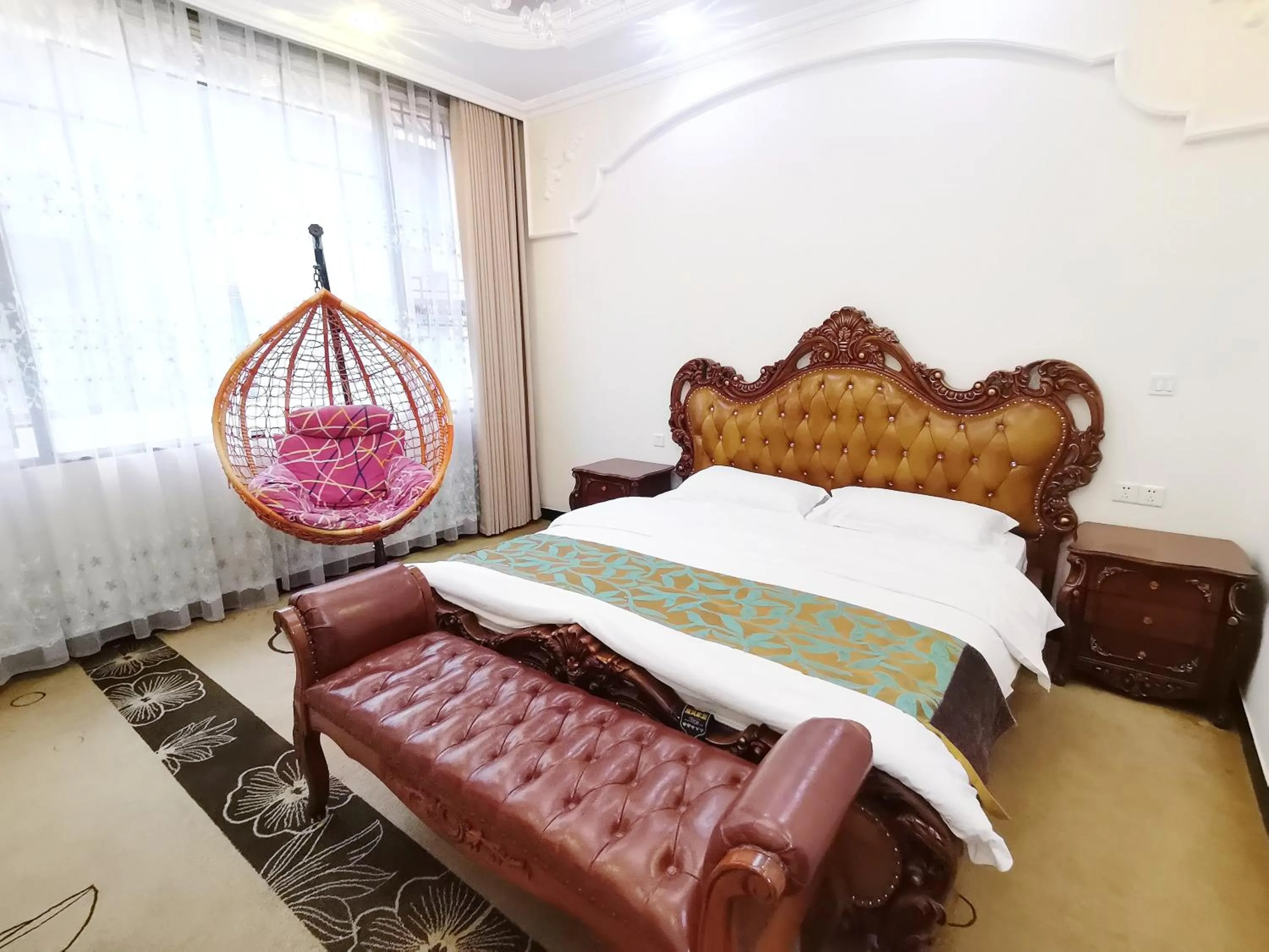 Bedroom, Bed in Emeishan Moon Bay Hotel