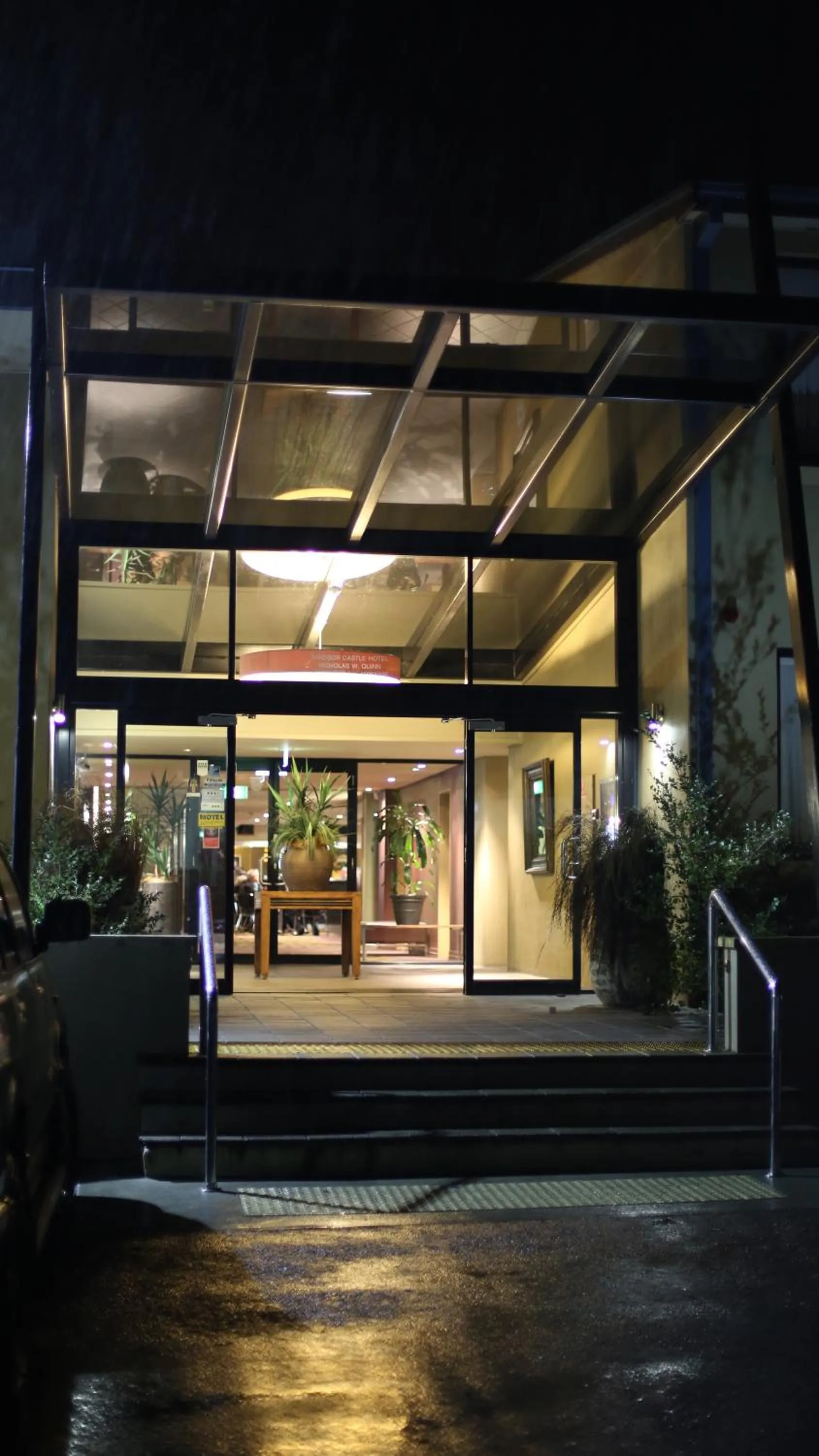 Facade/entrance in Windsor Castle Hotel