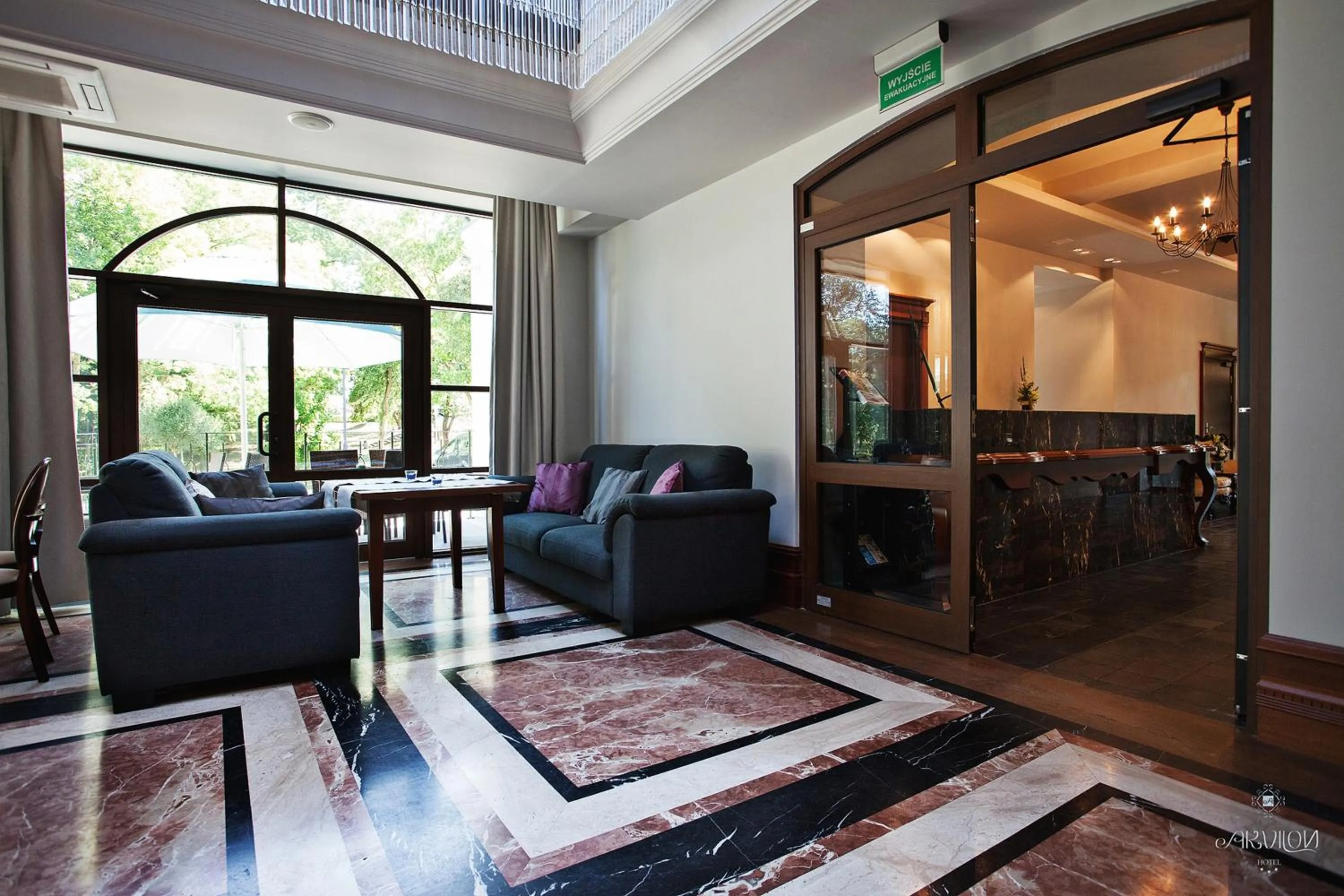 Restaurant/places to eat in Hotel Akvilon