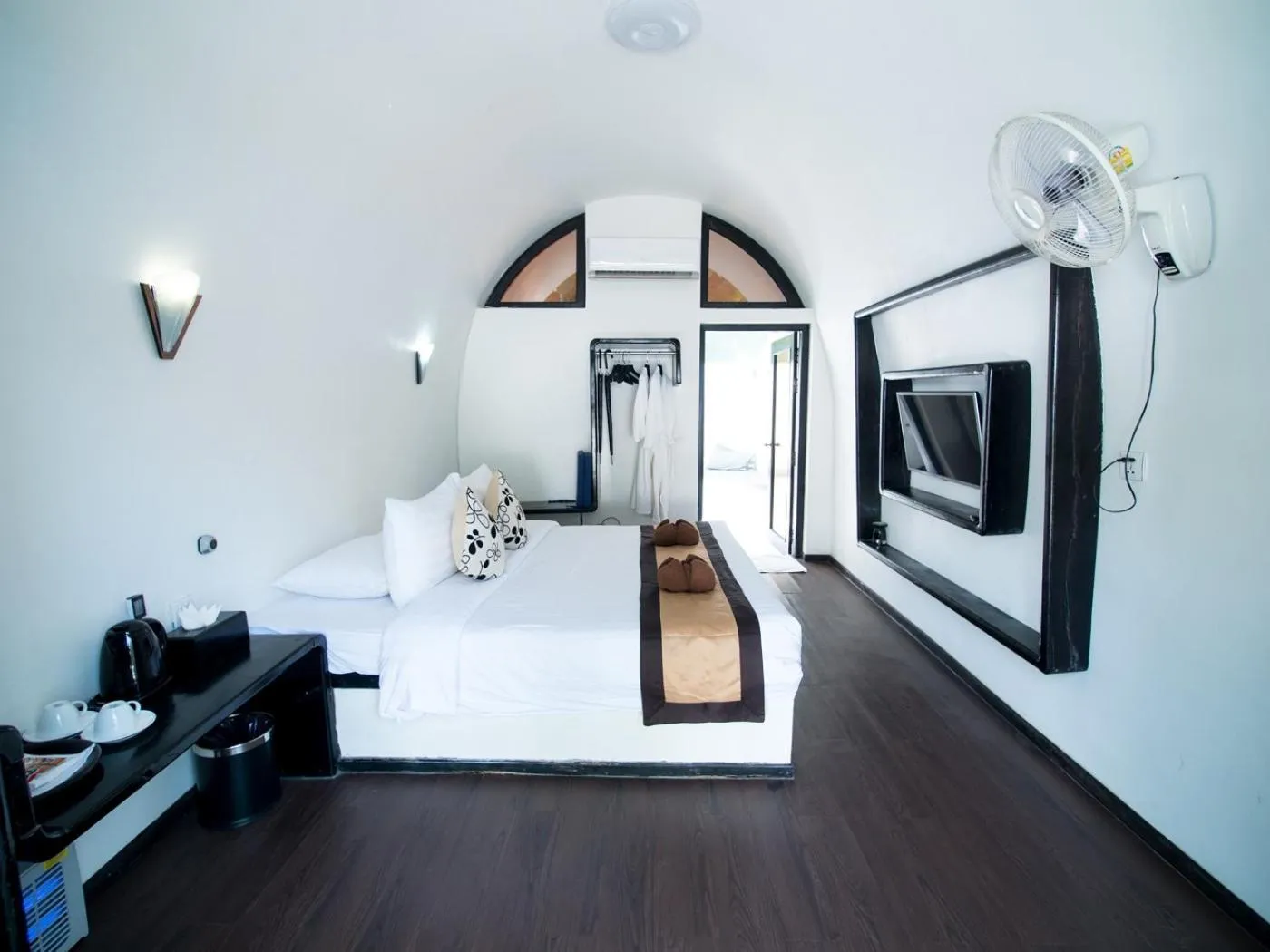 Bedroom, Bed in Moonlight Resort