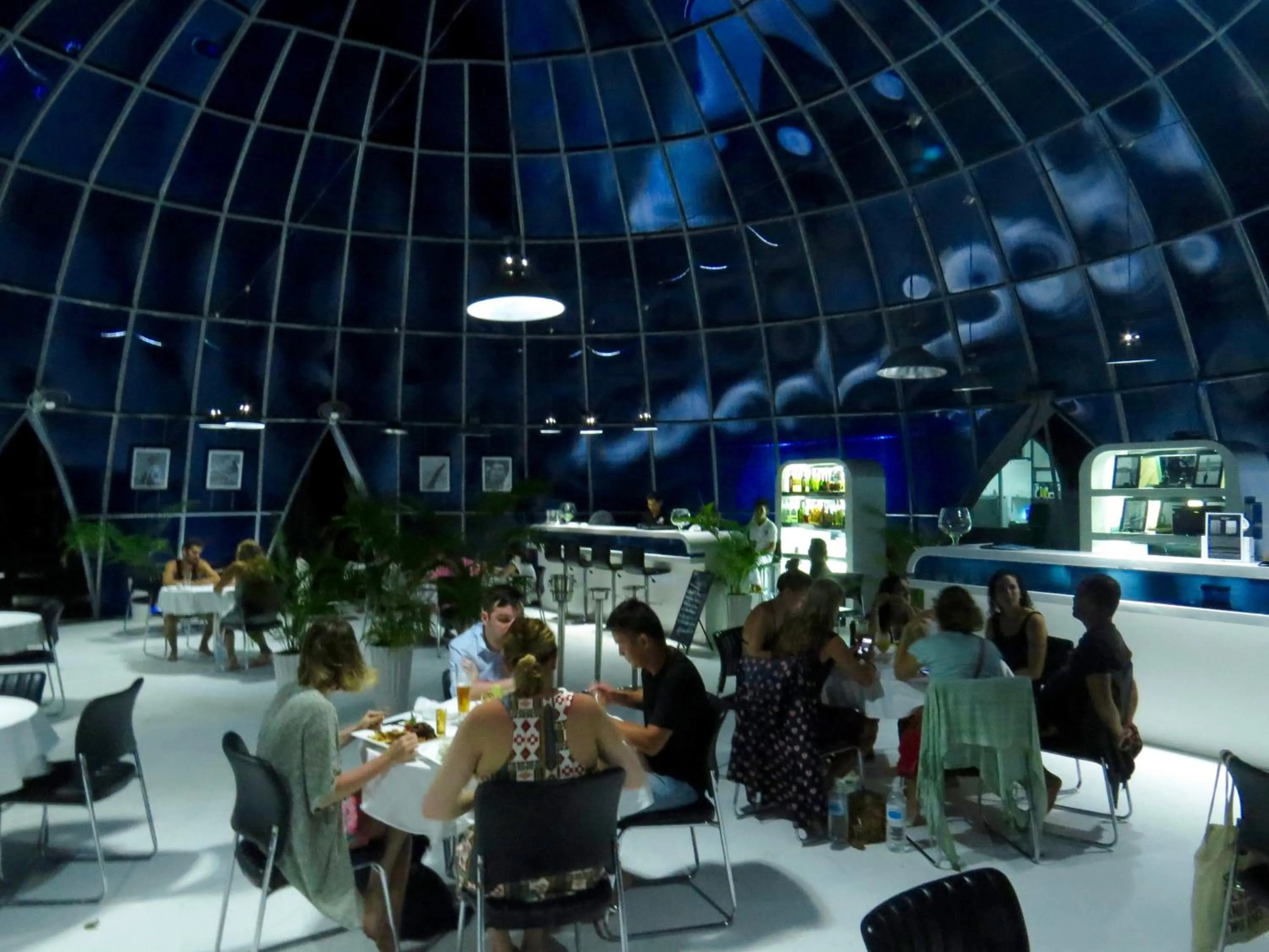 Restaurant/places to eat in Moonlight Resort