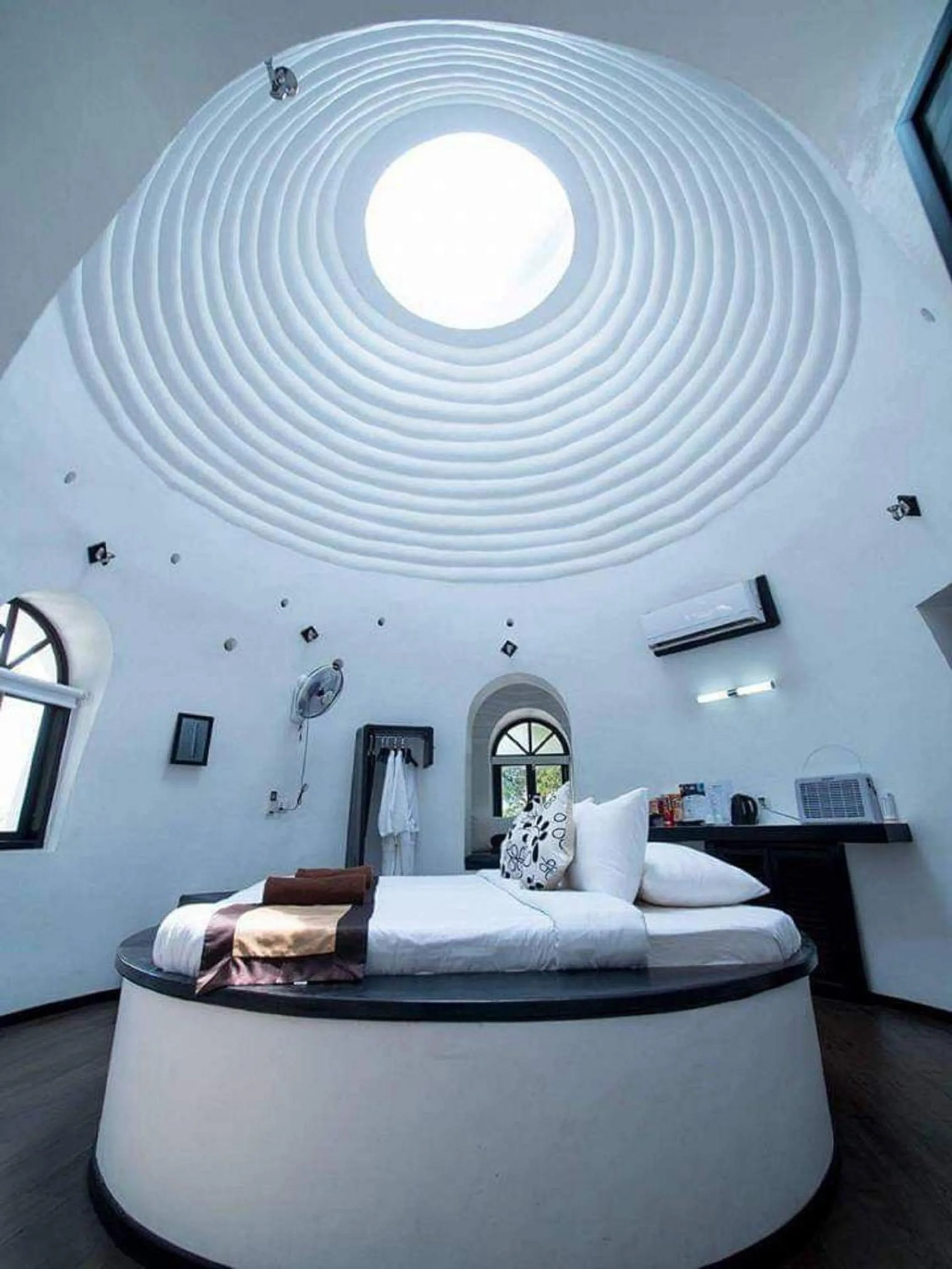 Photo of the whole room, Bed in Moonlight Resort