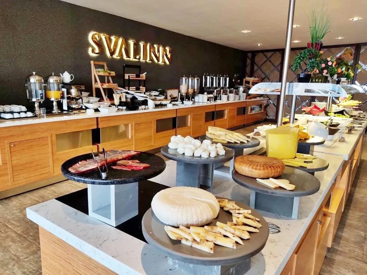 Restaurant/places to eat in Svalinn Hotel