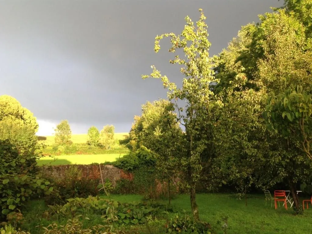 Property building in Maison d'Eclaibes