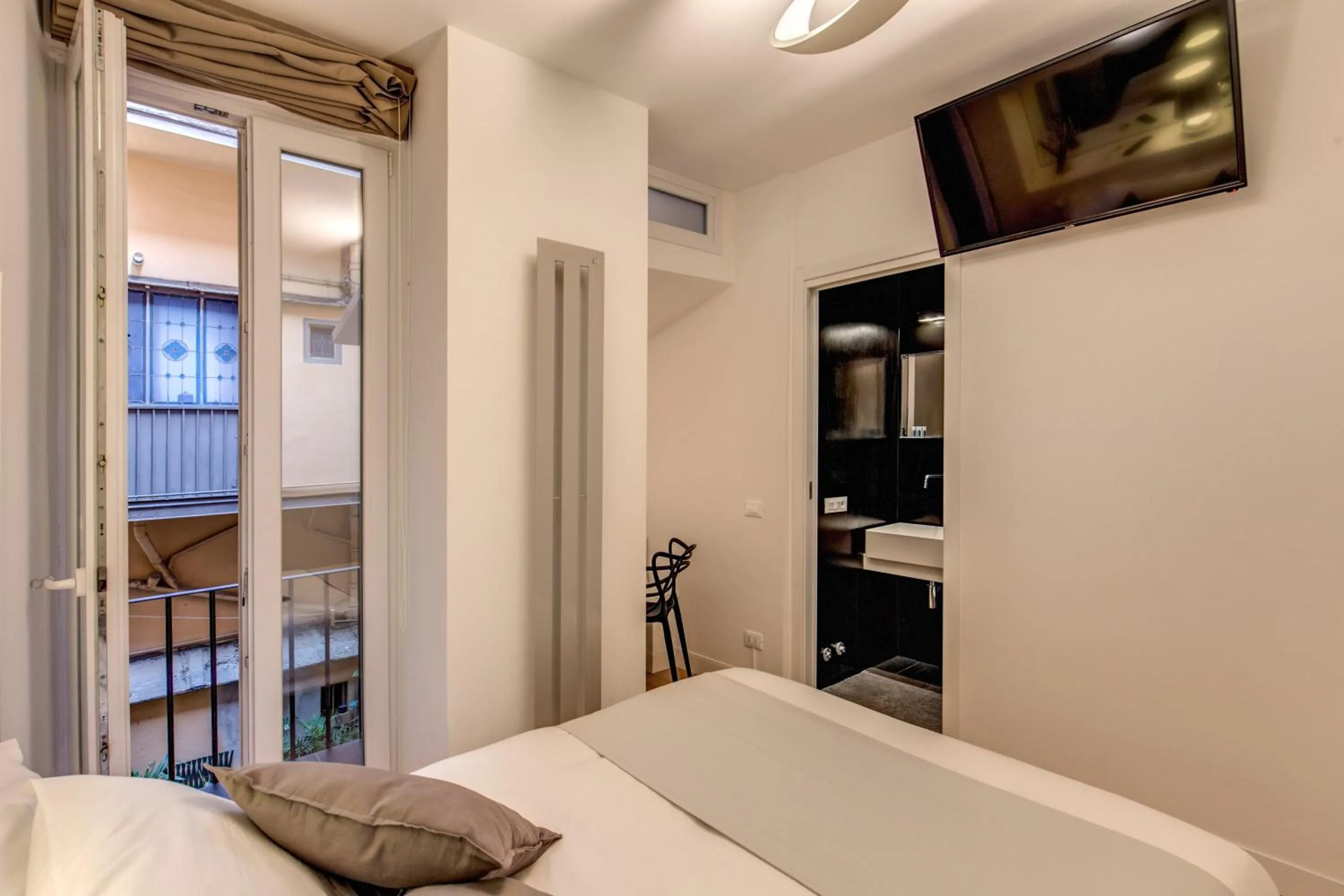 Bed in Orange Suites