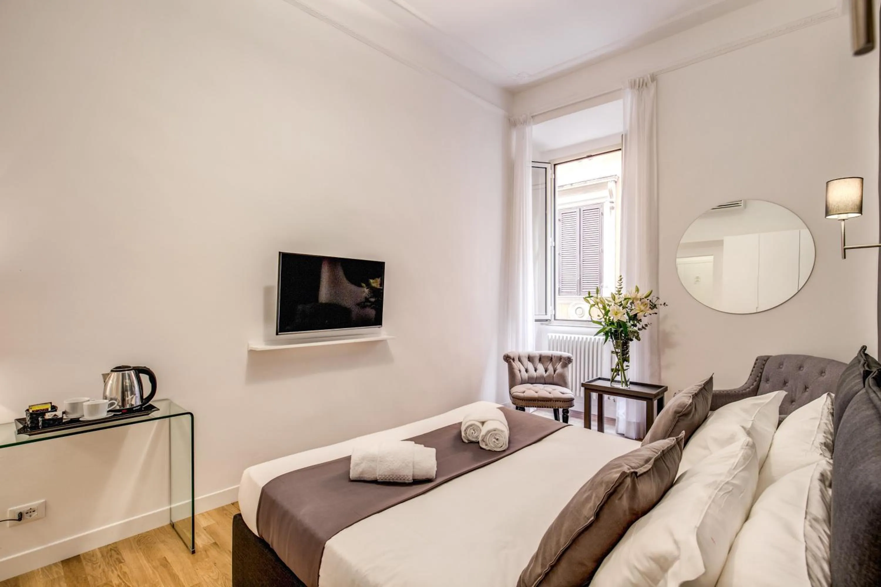 Day, Bed in Orange Suites