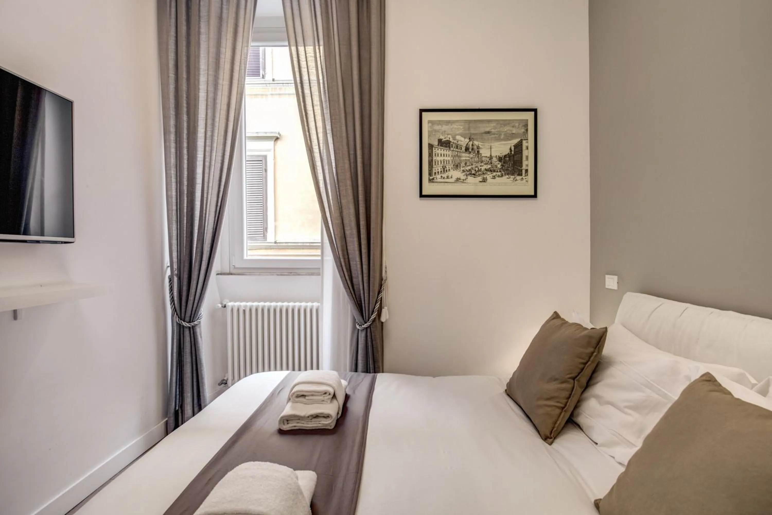 Day, Bed in Orange Suites