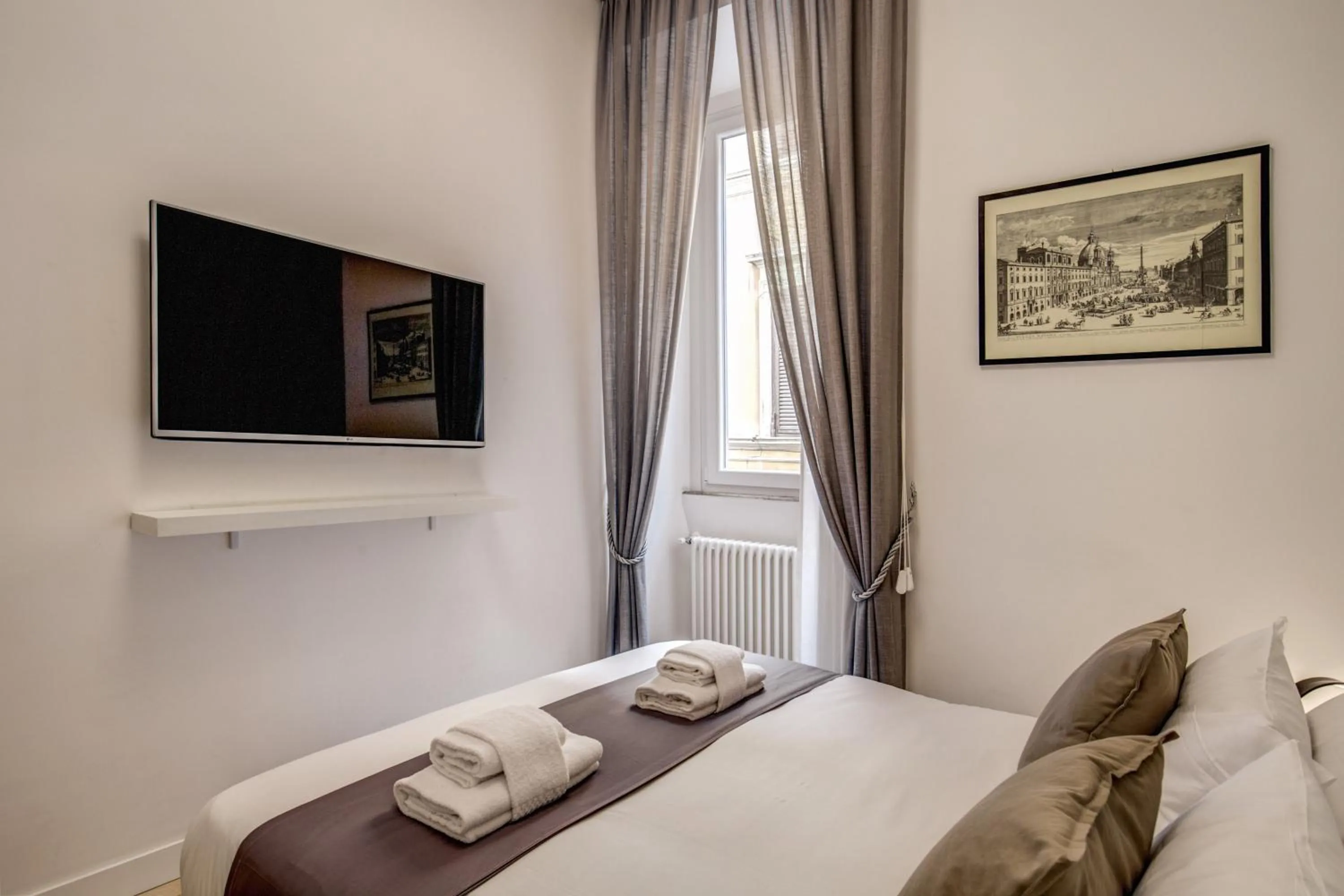 Day, Bed in Orange Suites