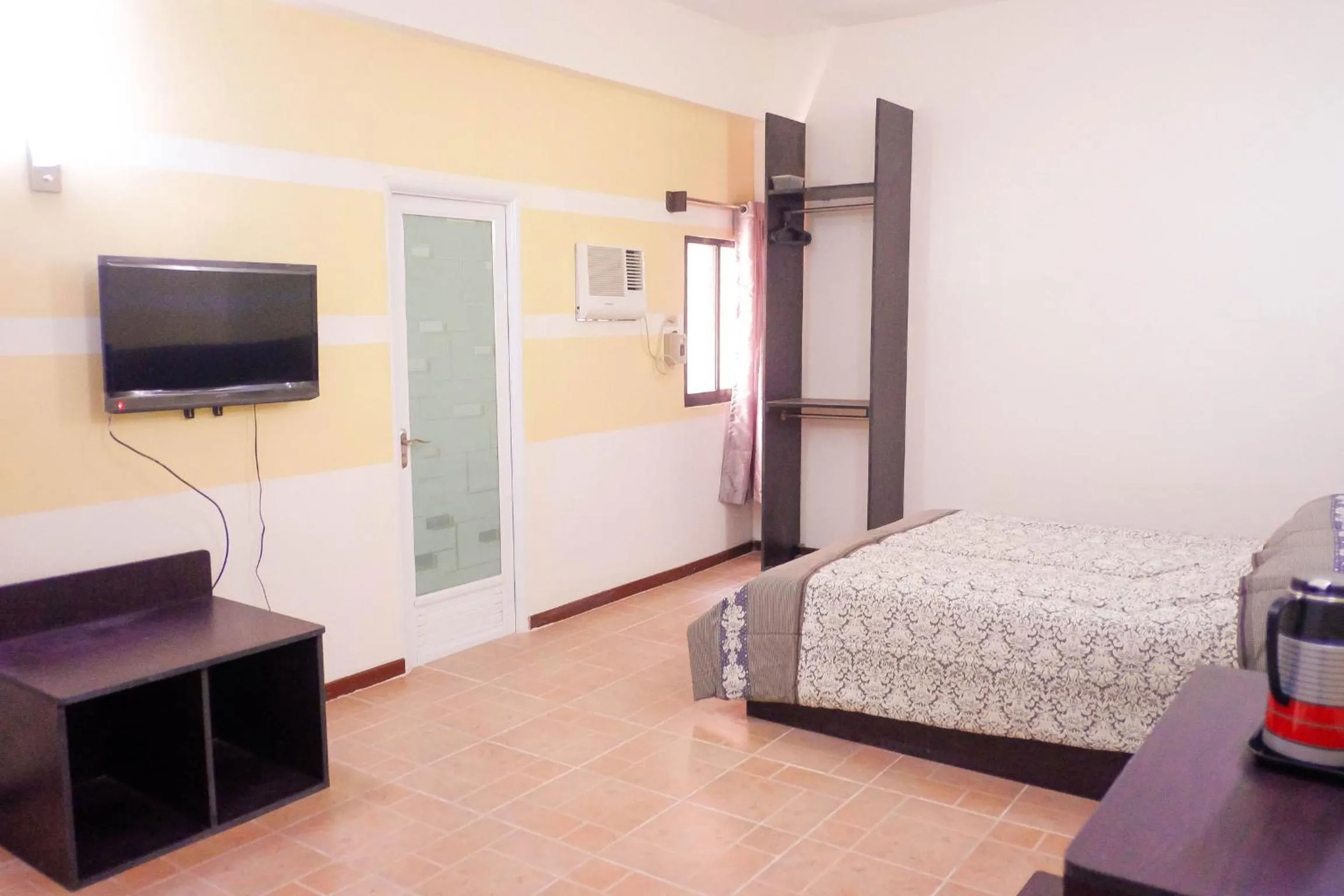 Photo of the whole room, Bed in Metro Park Hotel Mandaue