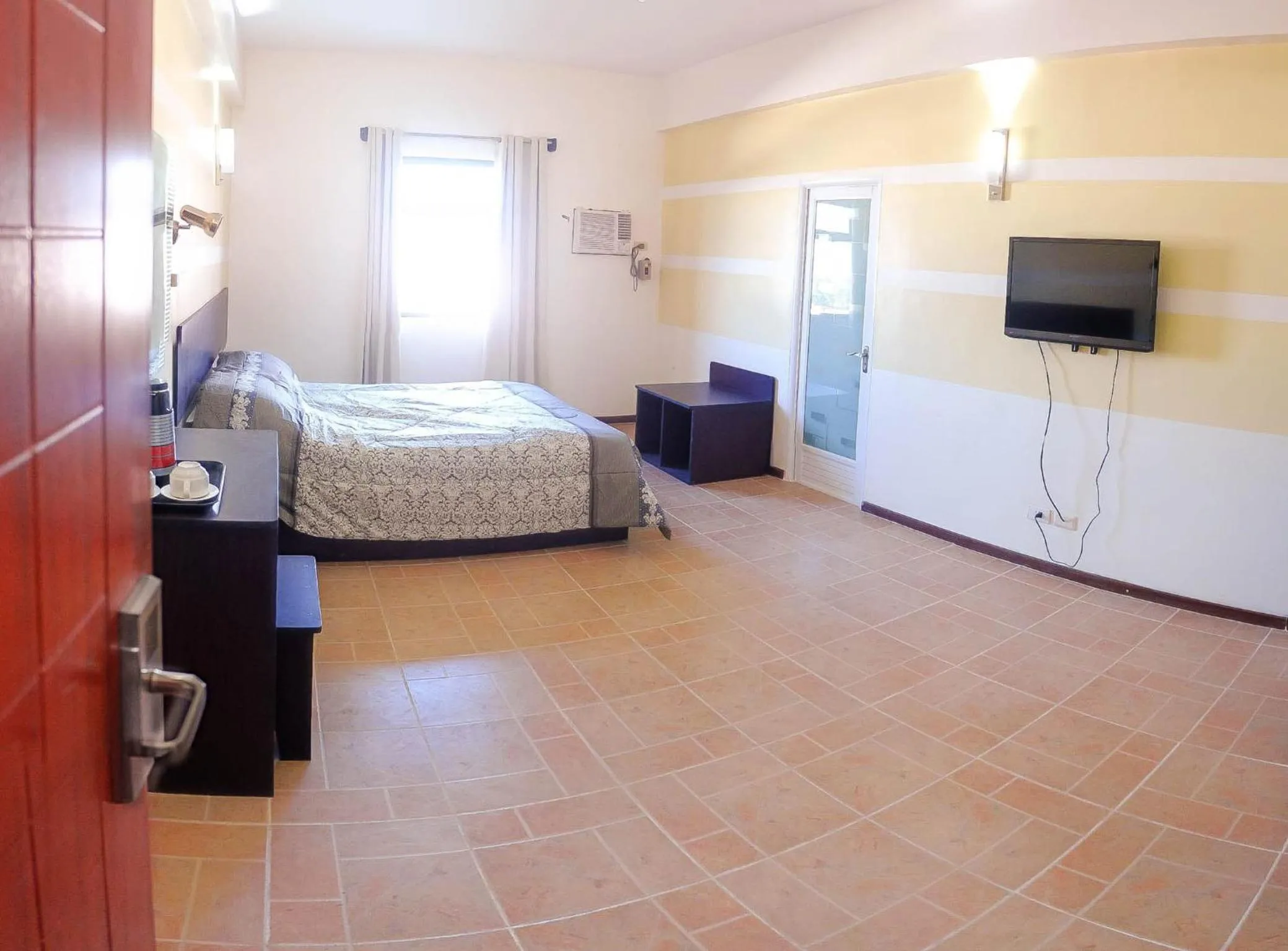 Photo of the whole room, Bed in Metro Park Hotel Mandaue