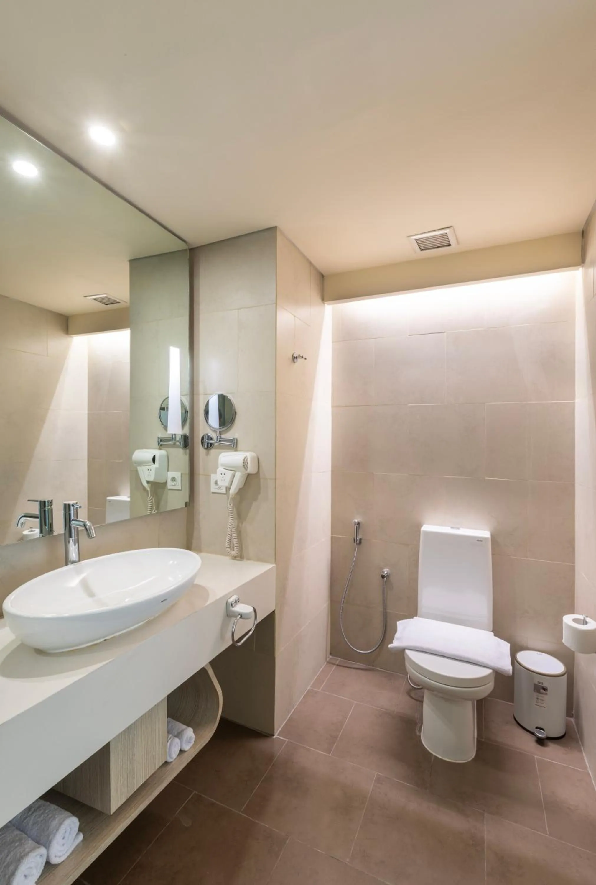 Bathroom in Artotel Harmoni Jakarta