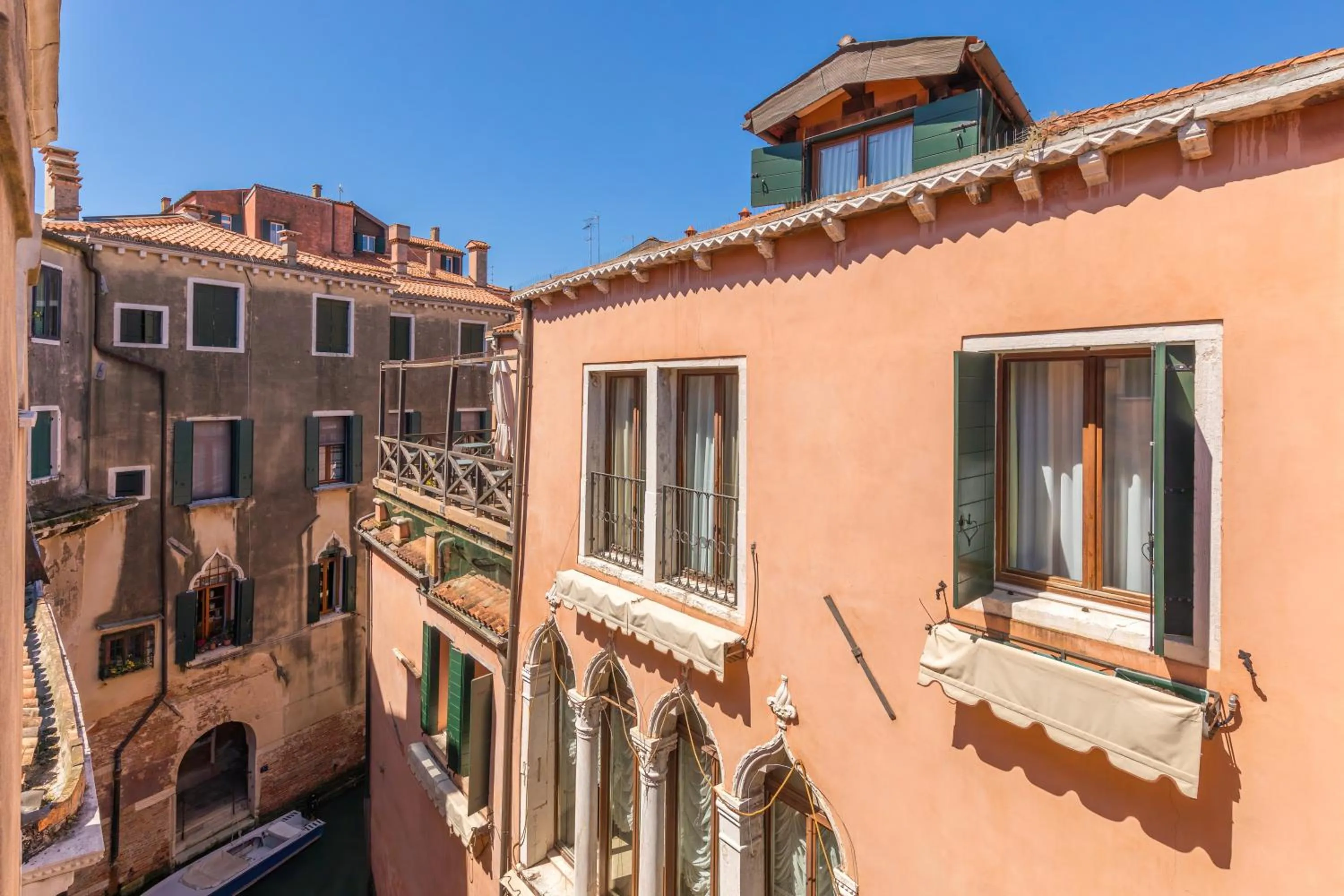 Property building in La Locandiera