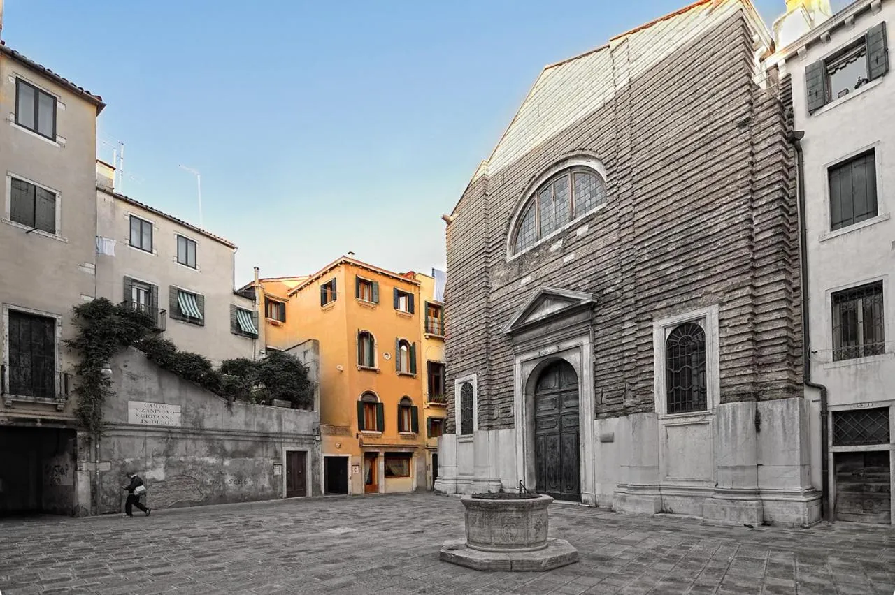 Neighbourhood in La Locandiera