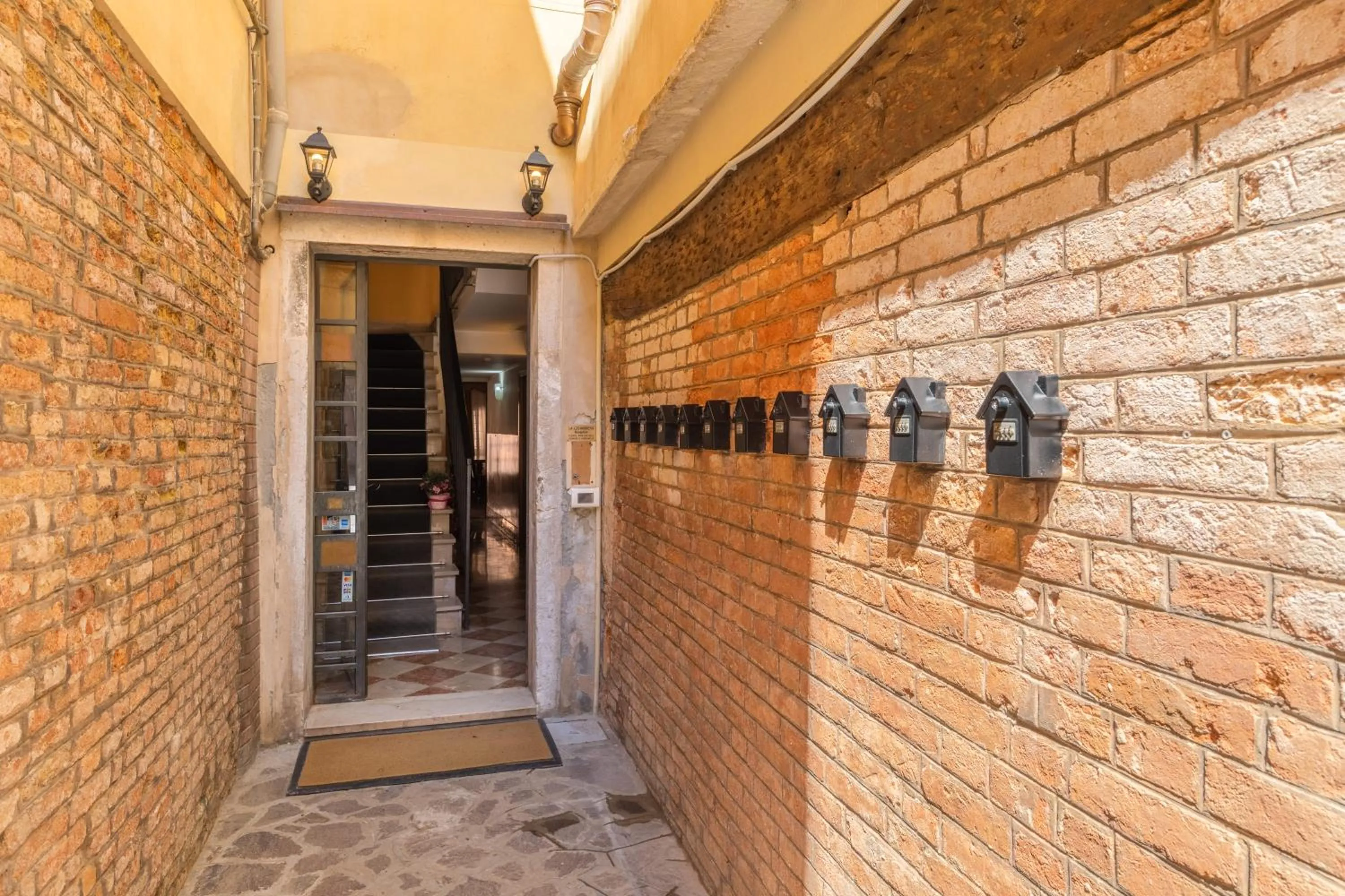 Facade/entrance in La Locandiera