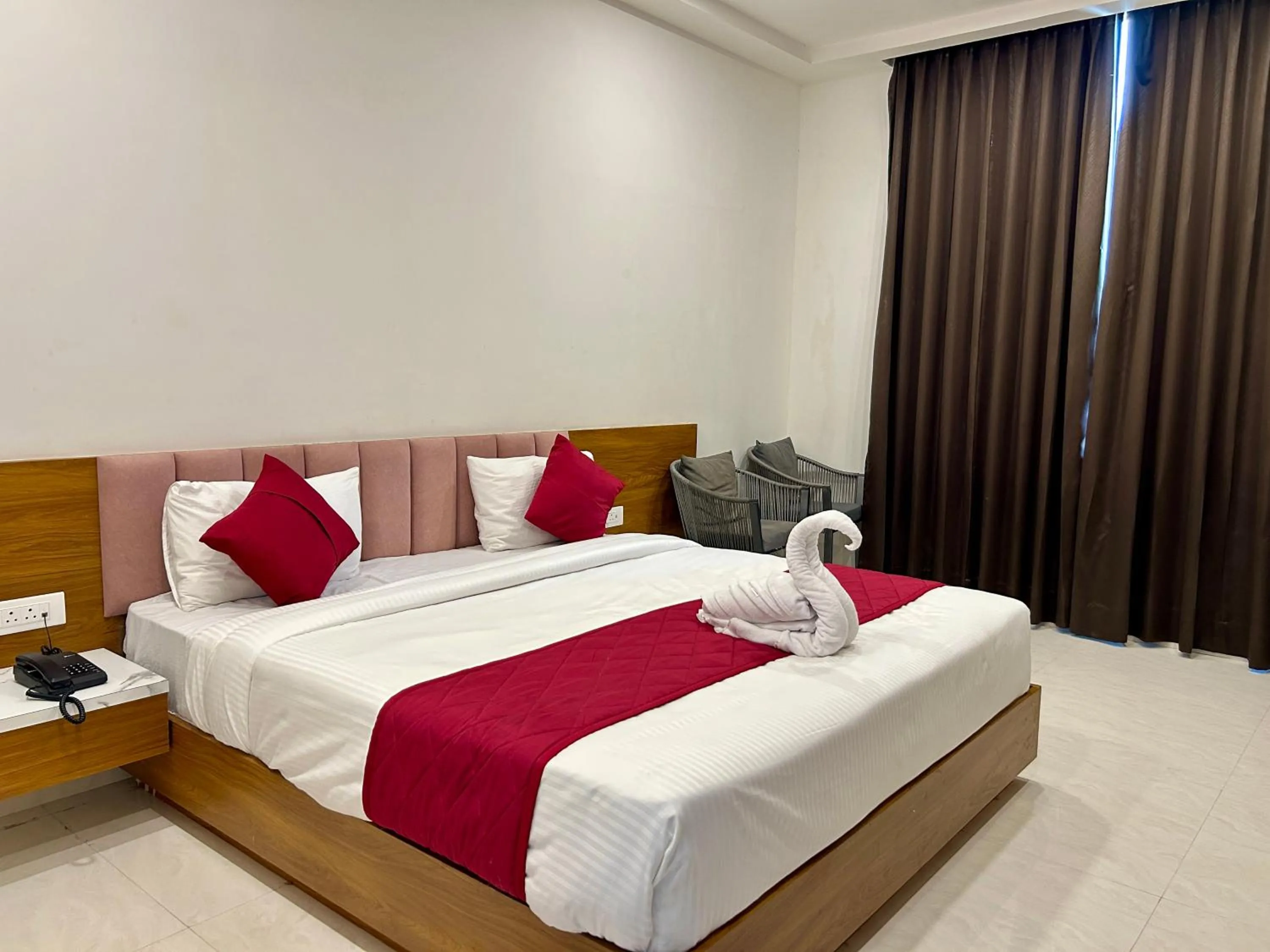 Bed in Mahi Baagh Resort