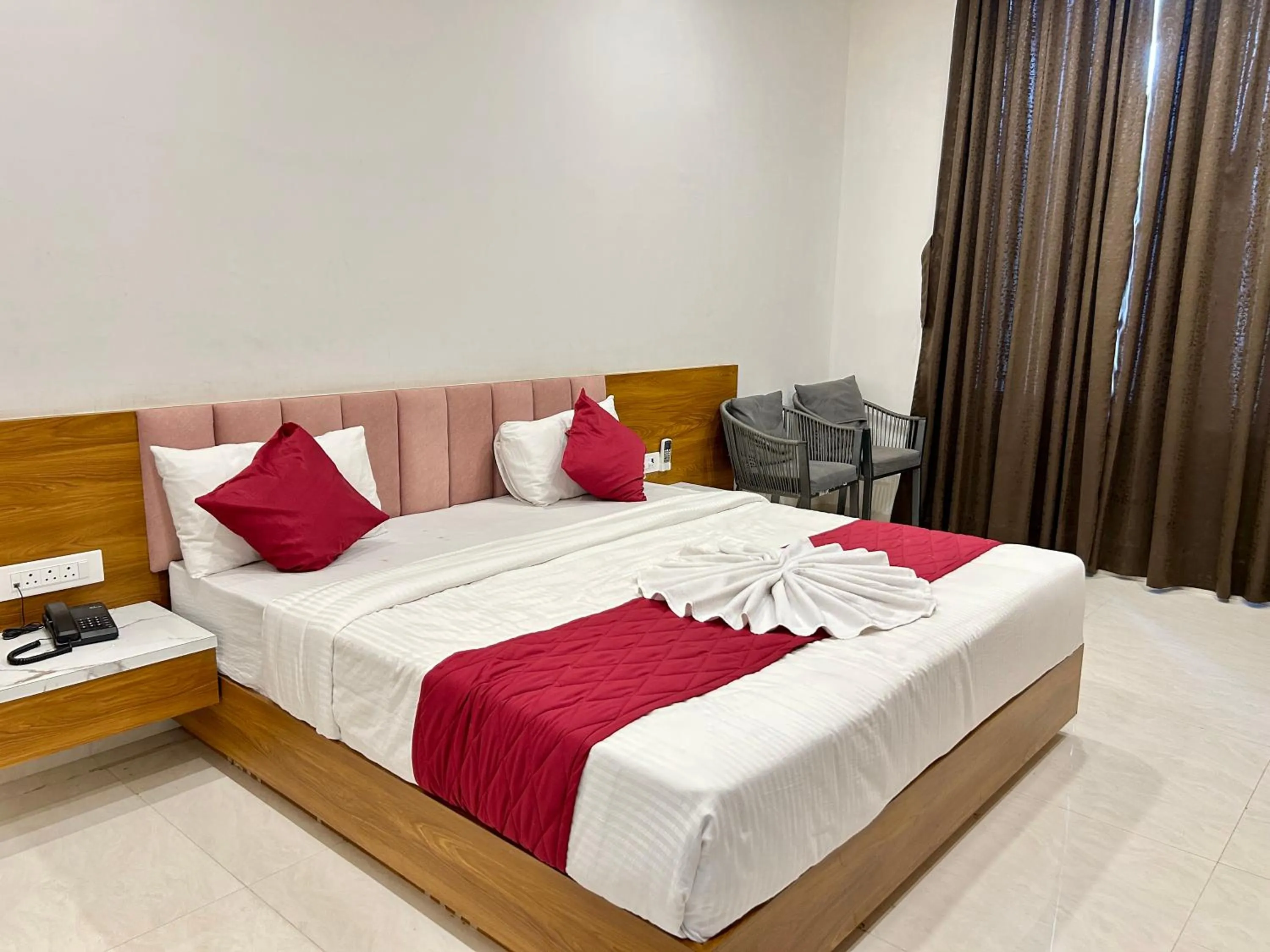 Bed in Mahi Baagh Resort
