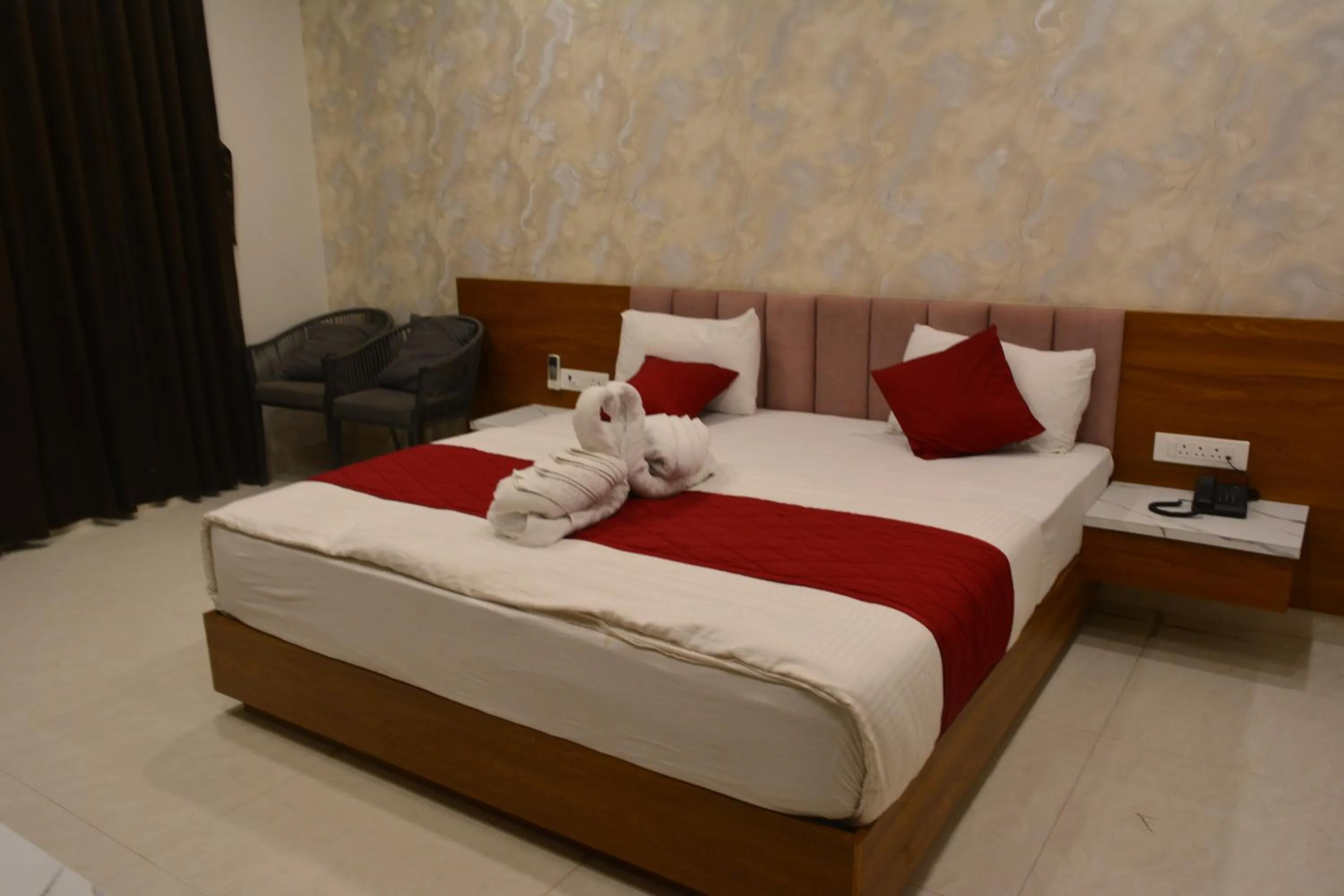 Bed in Mahi Baagh Resort