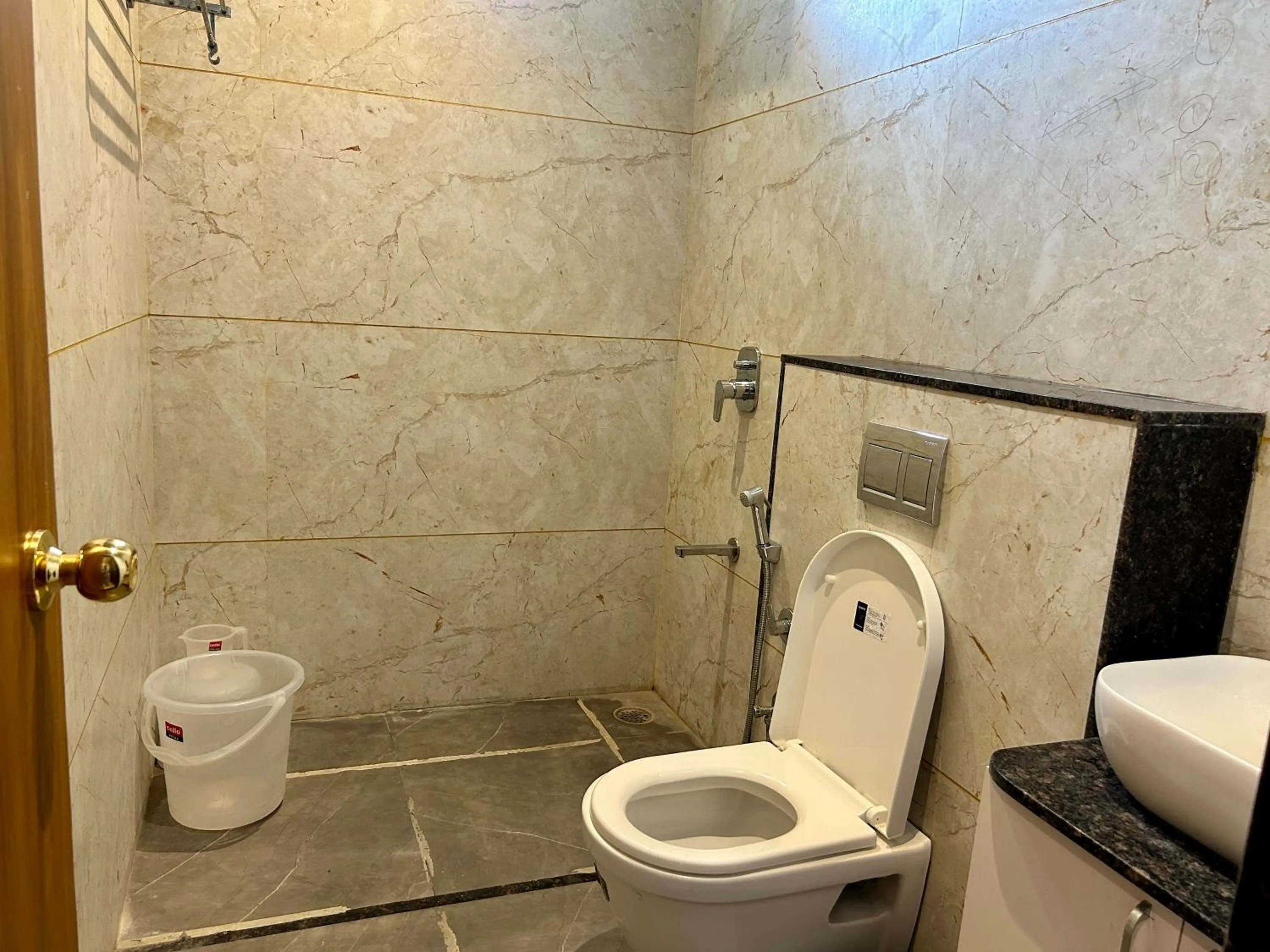 Shower in Mahi Baagh Resort